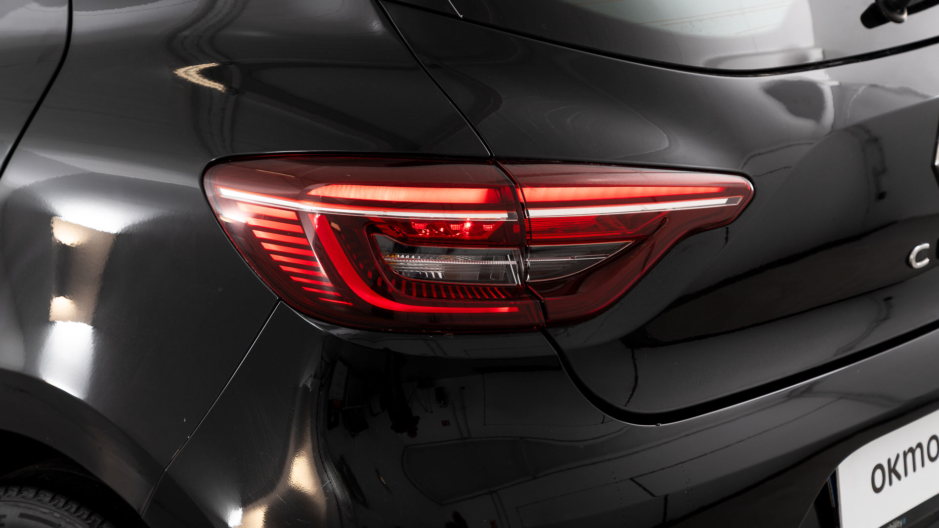 renault clio equilibre 1.0 TCE 90 2023 negro brillante 19