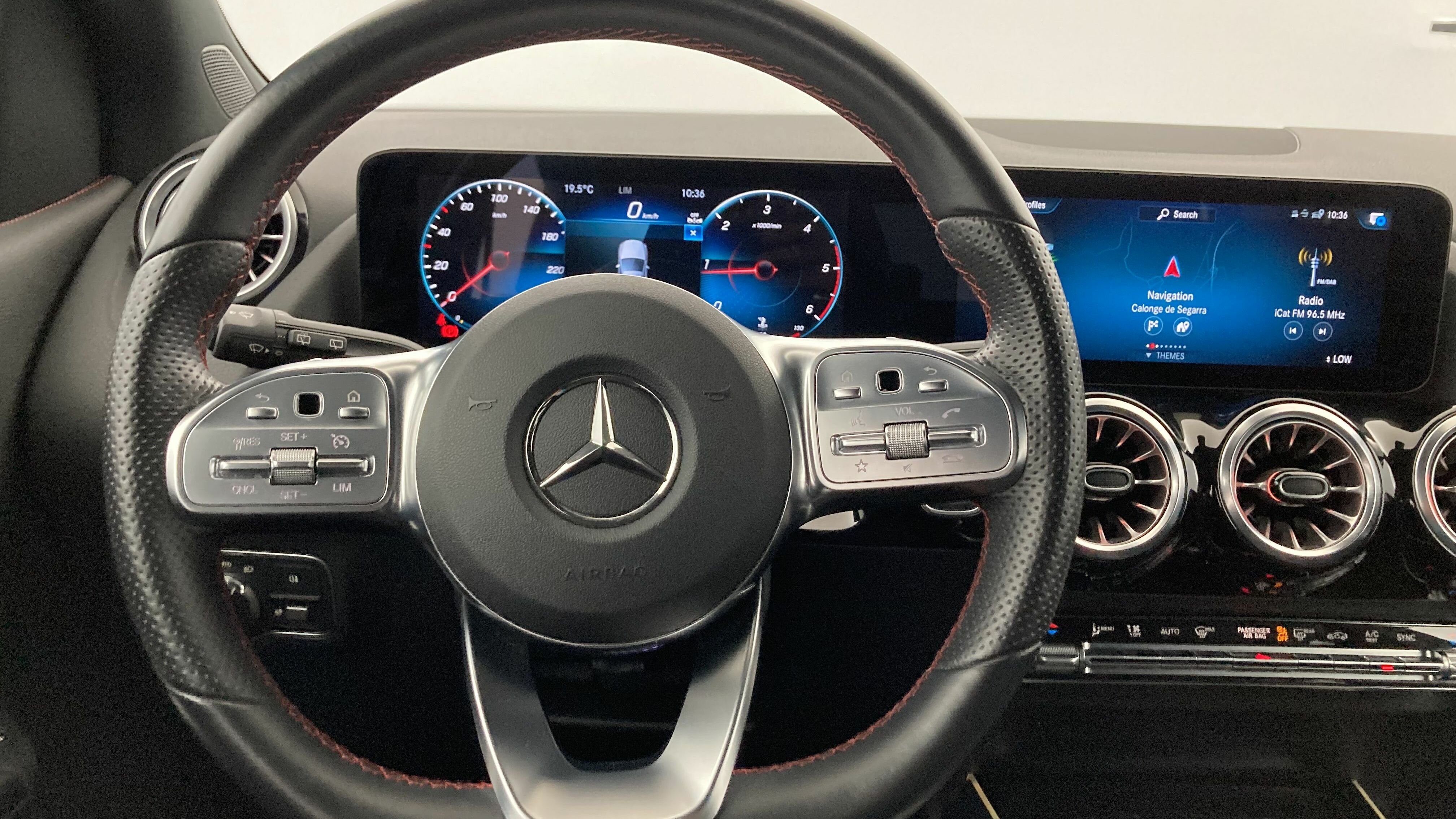 mercedes benz clase b amg line 200D 150 DCT 2022 gris montana 14