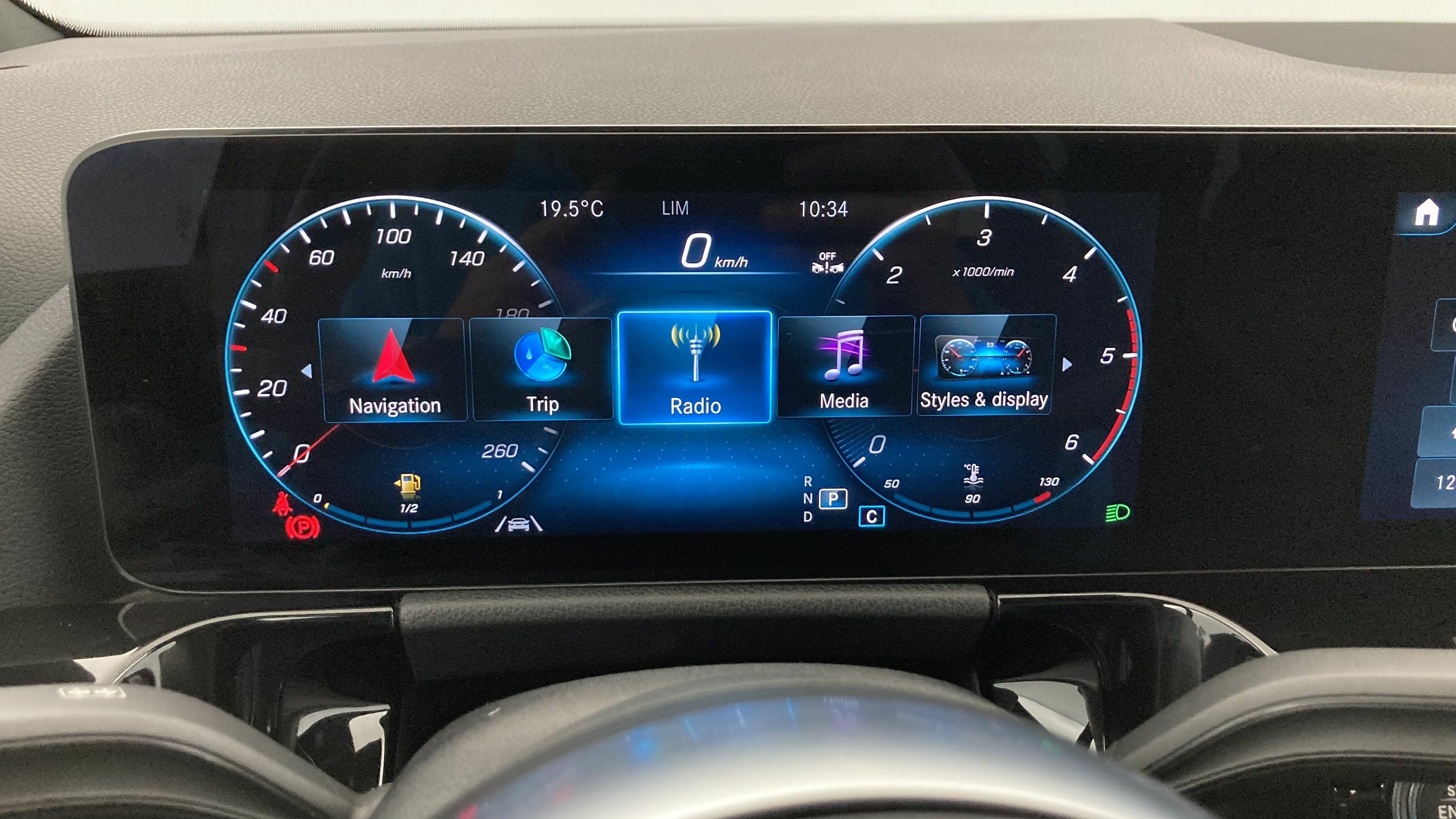 mercedes benz clase b amg line 200D 150 DCT 2022 gris montana 15