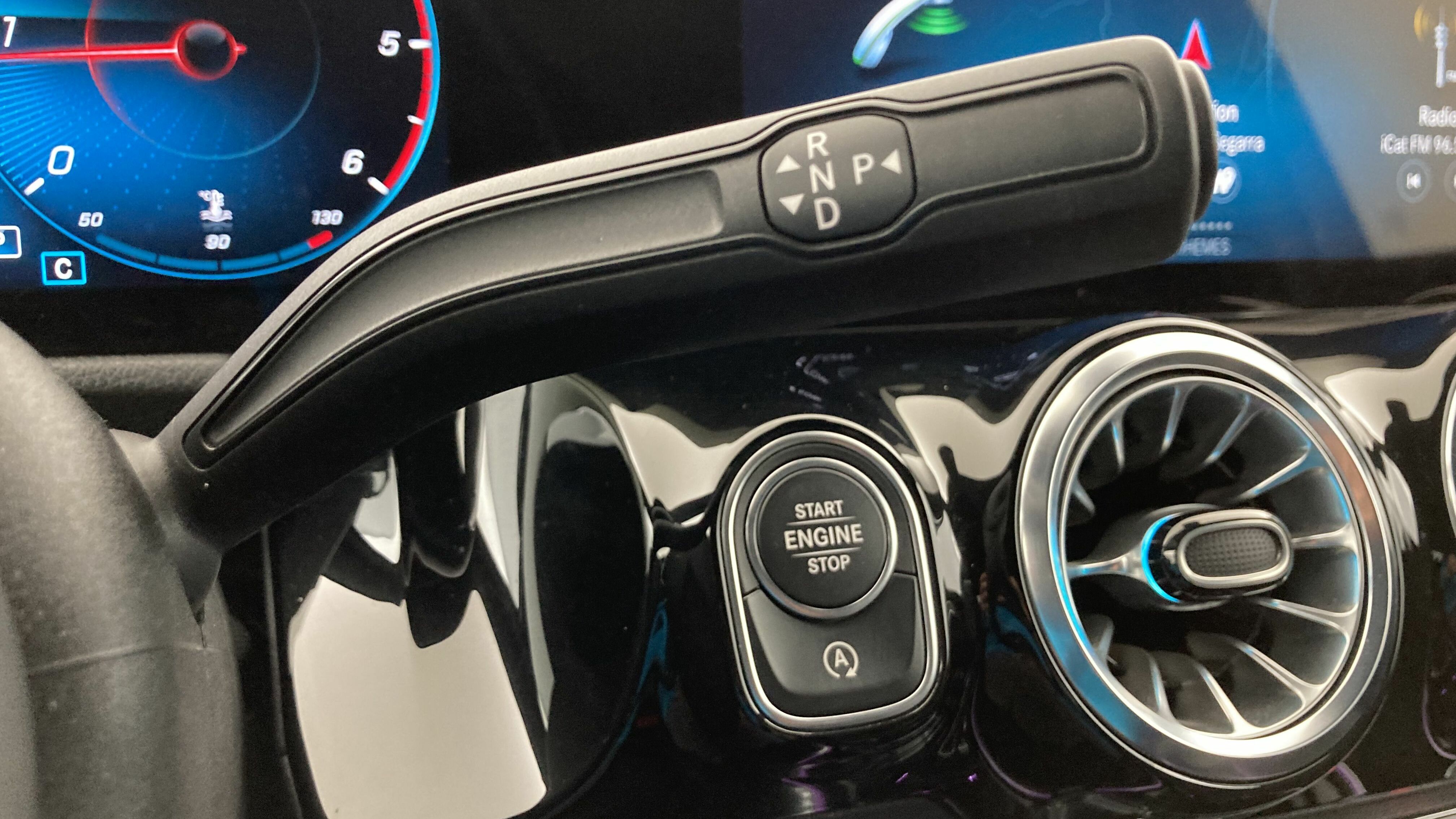 mercedes benz clase b amg line 200D 150 DCT 2022 gris montana 17