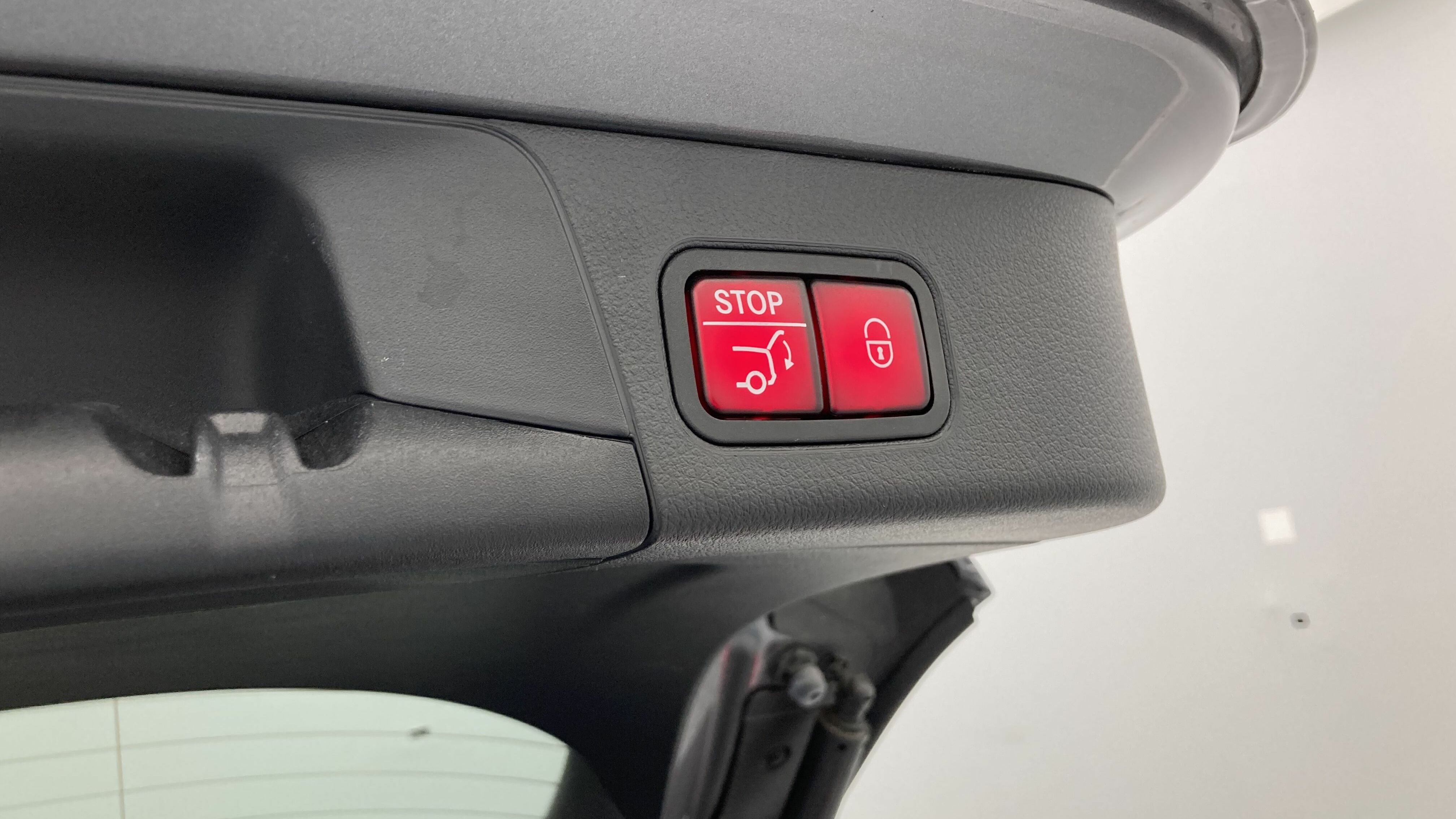 mercedes benz clase b amg line 200D 150 DCT 2022 gris montana 23