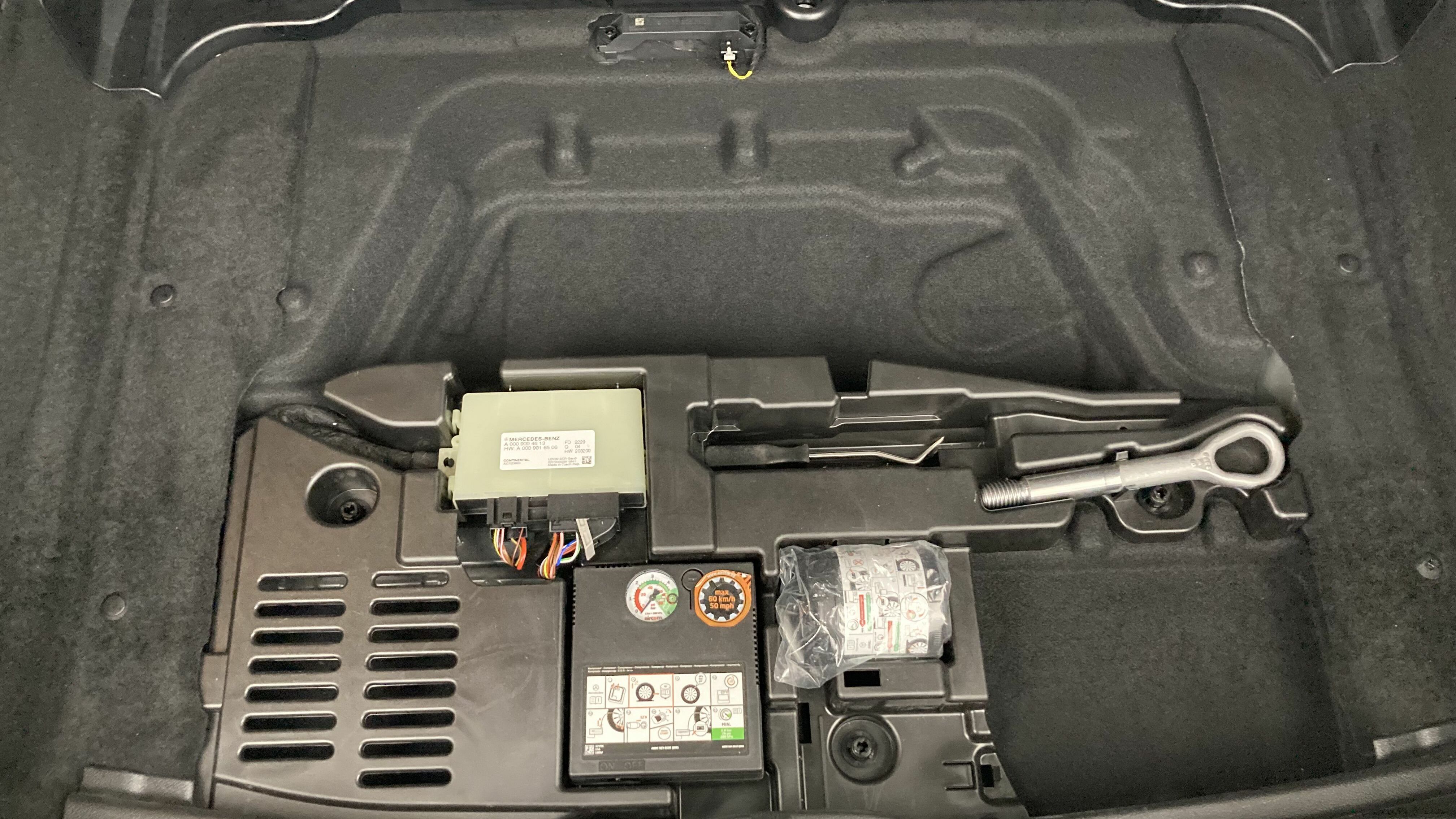 mercedes benz clase b amg line 200D 150 DCT 2022 gris montana 24