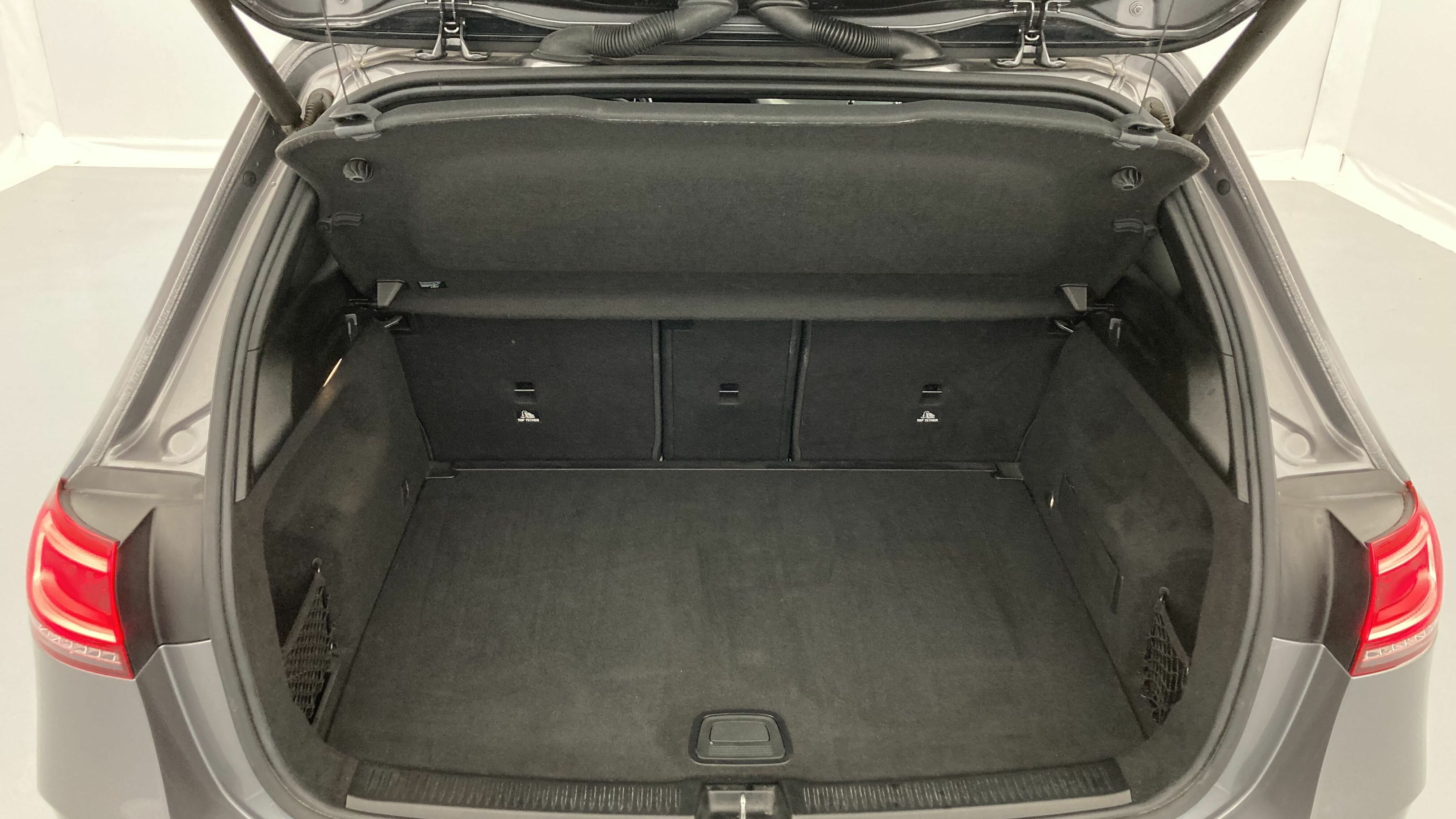 mercedes benz clase b amg line 200D 150 DCT 2022 gris montana 25