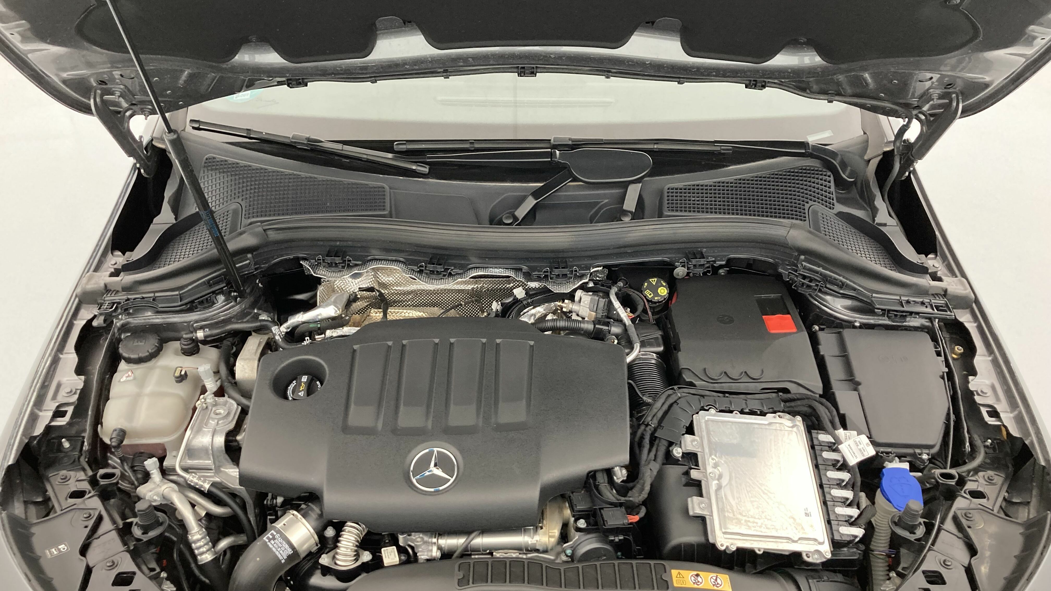 mercedes benz clase b amg line 200D 150 DCT 2022 gris montana 26