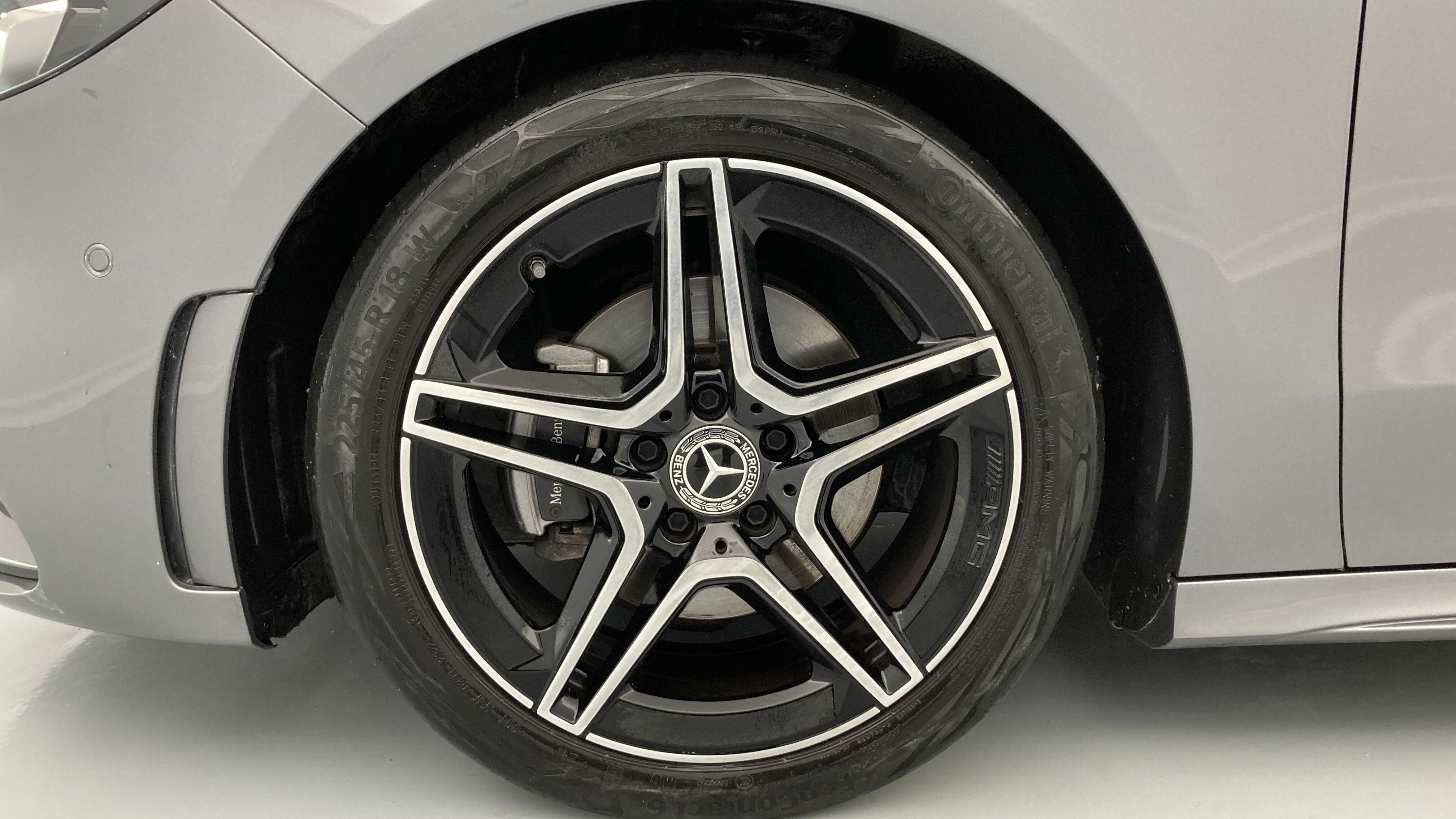 mercedes benz clase b amg line 200D 150 DCT 2022 gris montana 28