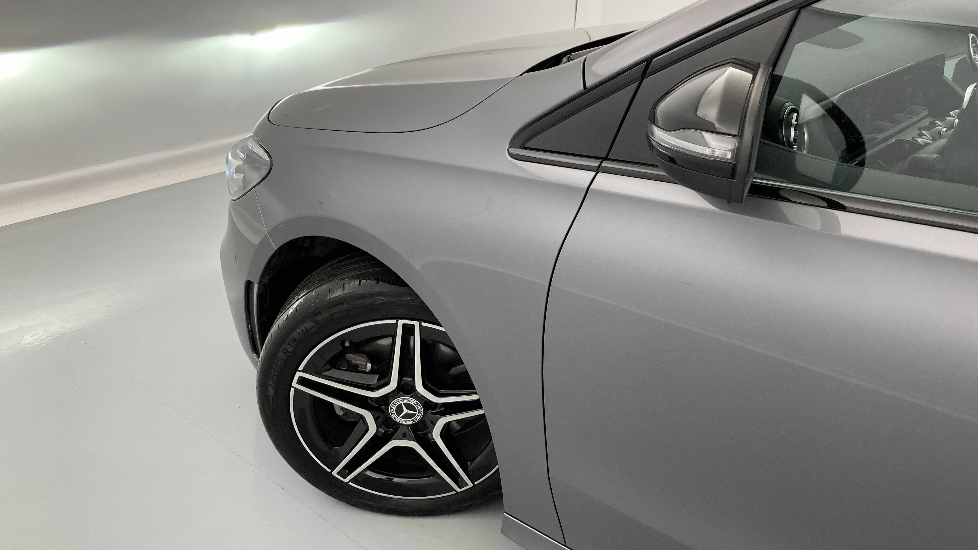 mercedes benz clase b amg line 200D 150 DCT 2022 gris montana 29