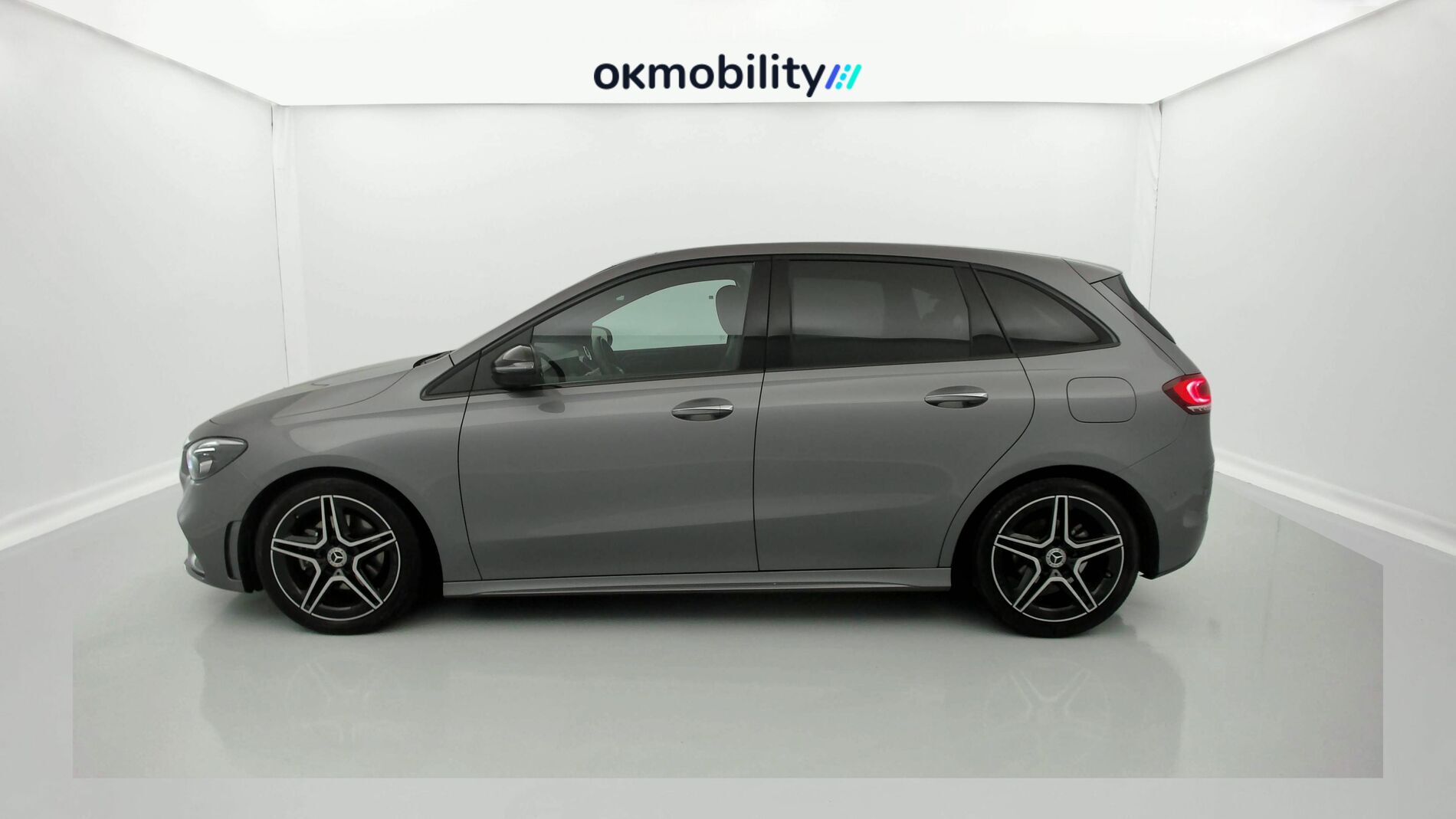 mercedes benz clase b amg line 200D 150 DCT 2022 gris montana 3