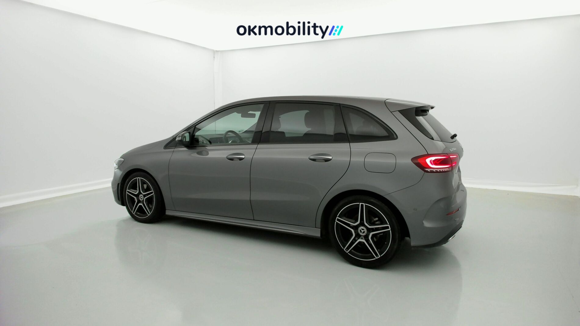 mercedes benz clase b amg line 200D 150 DCT 2022 gris montana 4