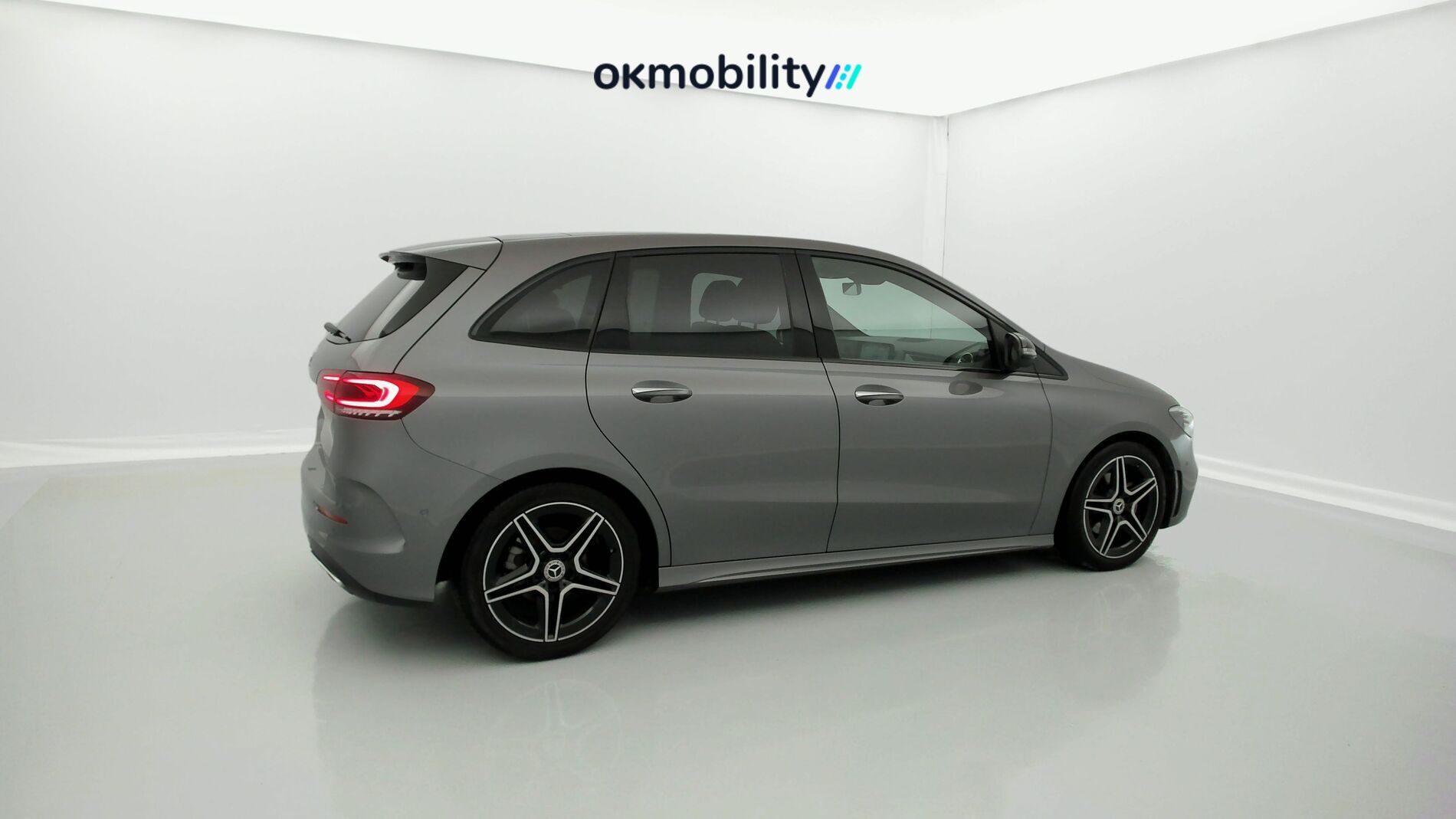 mercedes benz clase b amg line 200D 150 DCT 2022 gris montana 10