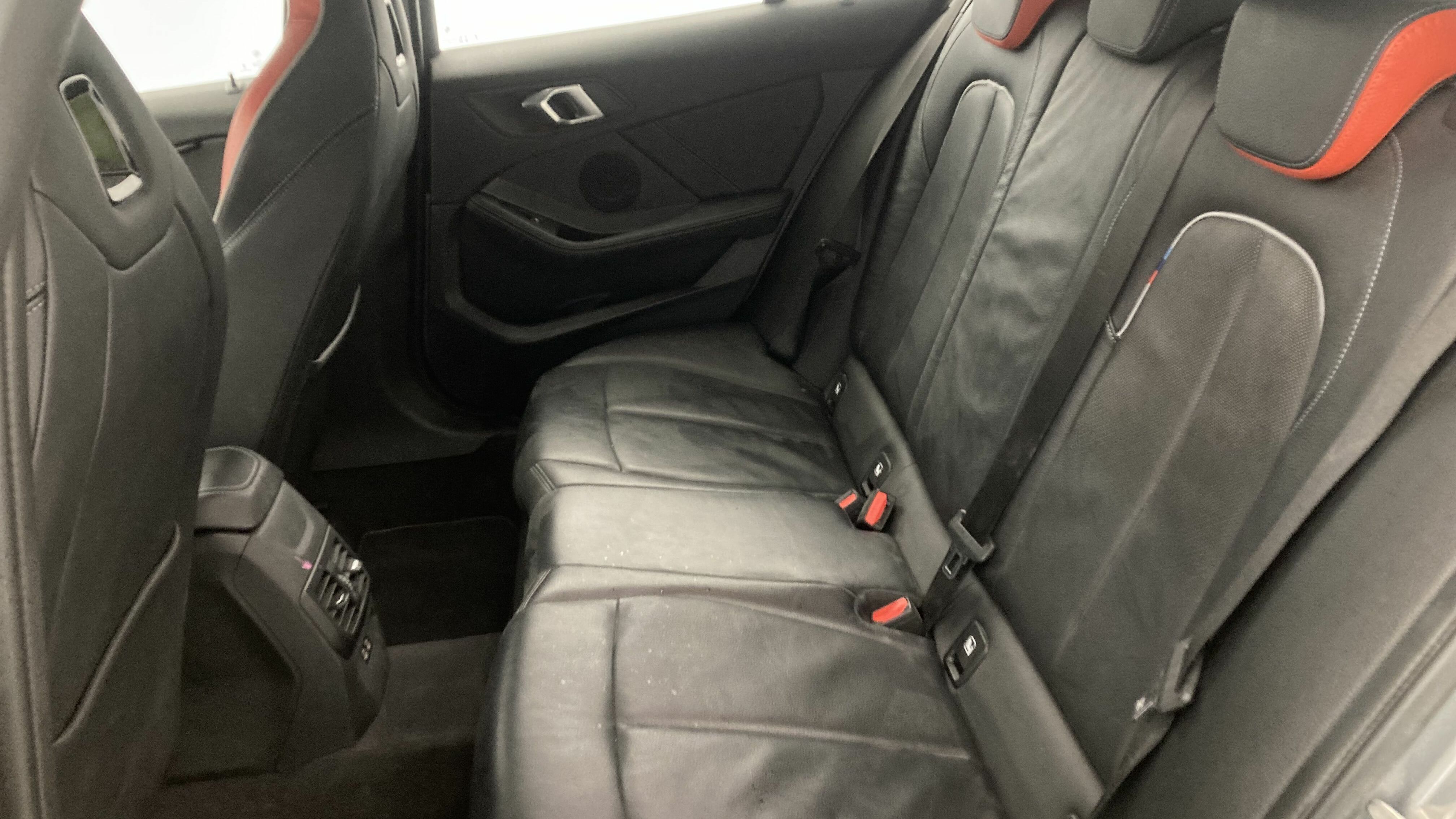 bmw serie 1 m sport colorvision 118I 136 STEPTRONIC 2024 skyscraper grau 20