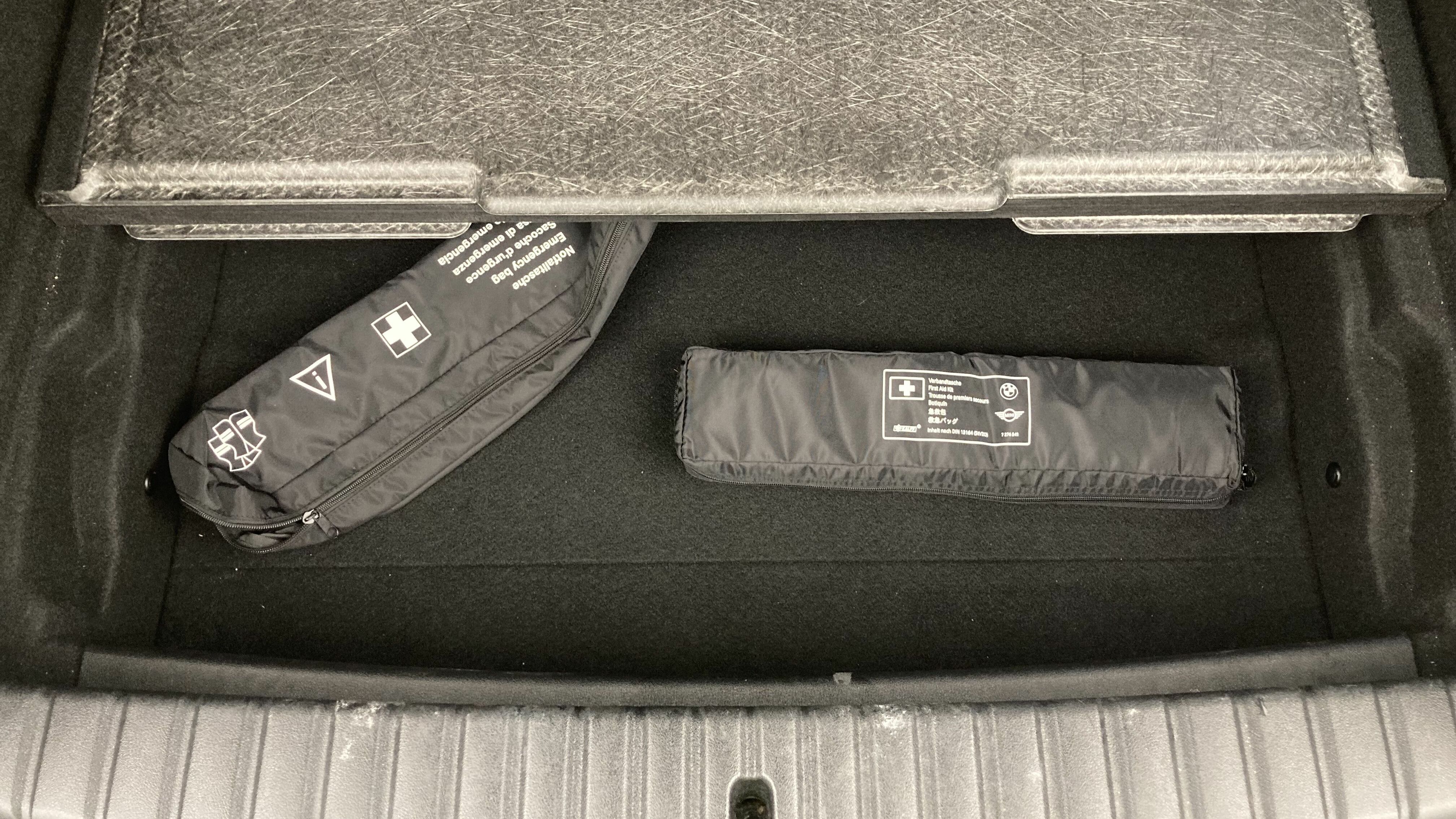 bmw serie 1 m sport colorvision 118I 136 STEPTRONIC 2024 skyscraper grau 22