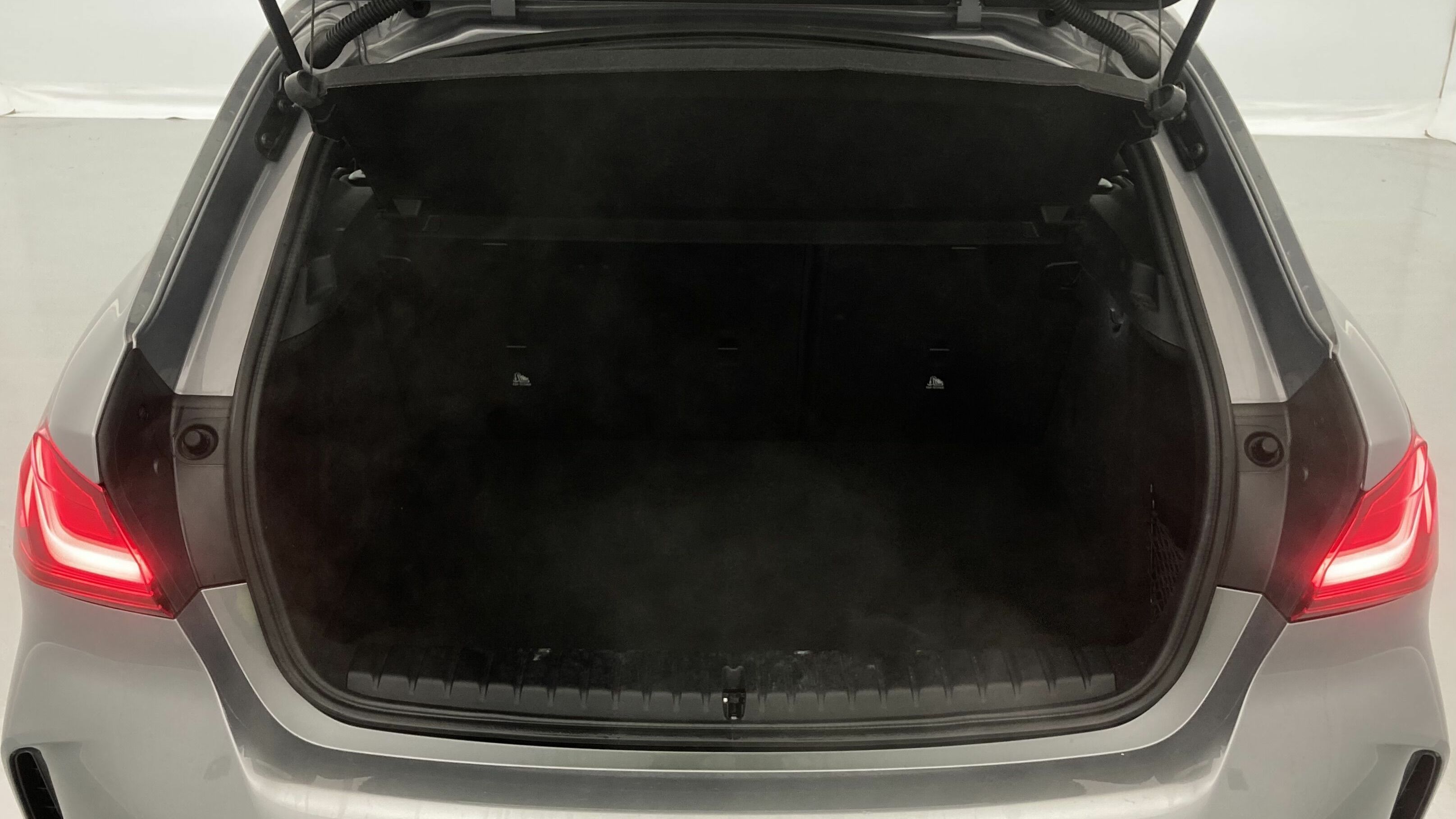 bmw serie 1 m sport colorvision 118I 136 STEPTRONIC 2024 skyscraper grau 23