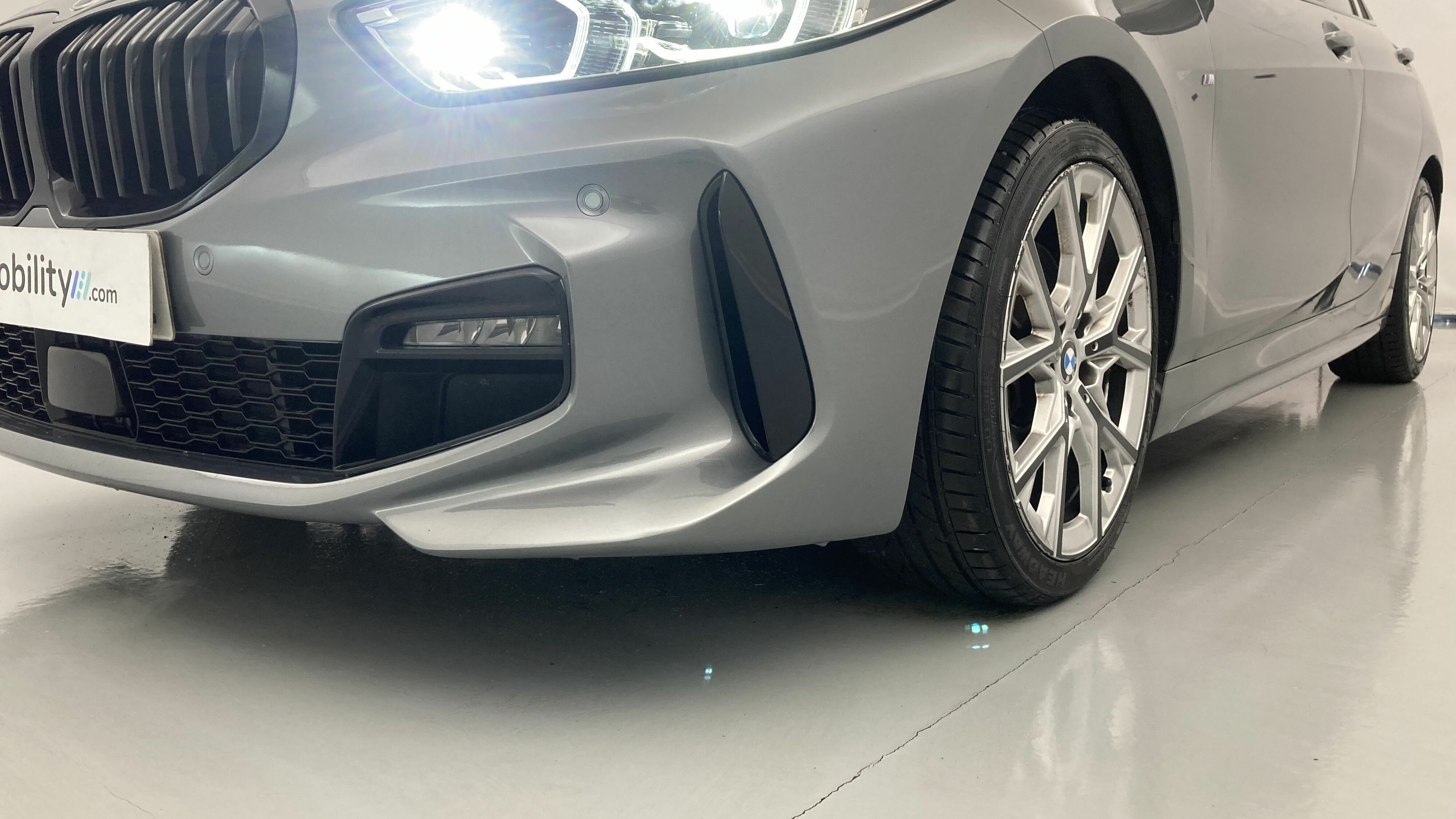 bmw serie 1 m sport colorvision 118I 136 STEPTRONIC 2024 skyscraper grau 25