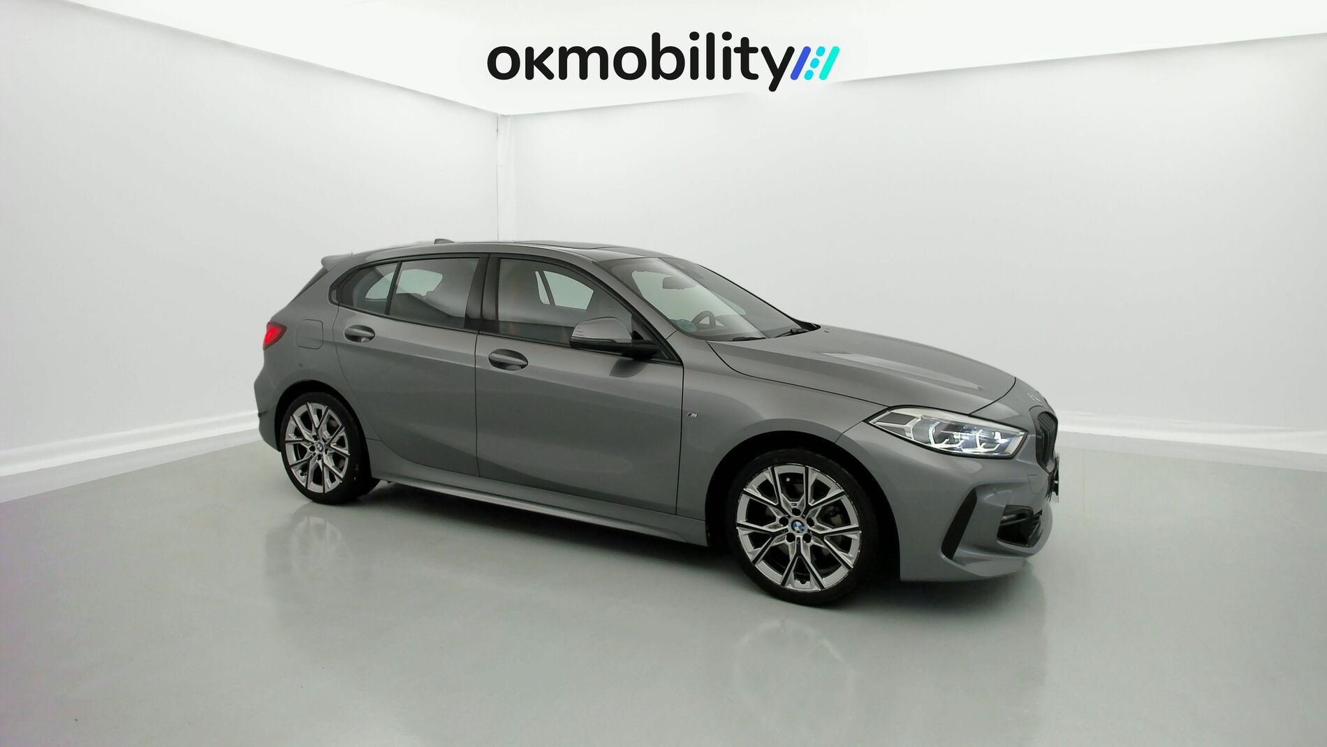 bmw serie 1 m sport colorvision 118I 136 STEPTRONIC 2024 skyscraper grau 2