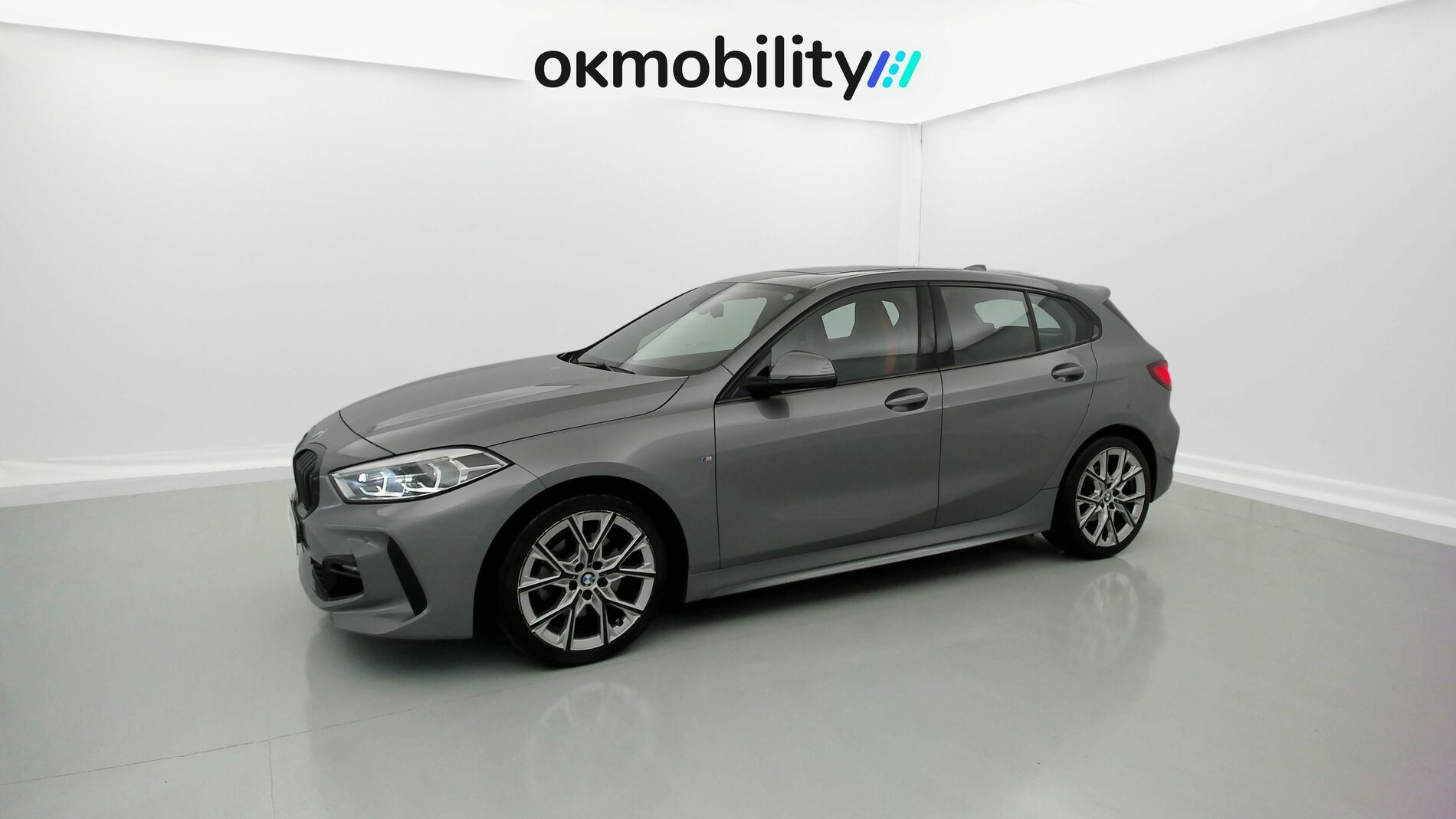 bmw serie 1 m sport colorvision 118I 136 STEPTRONIC 2024 skyscraper grau 4