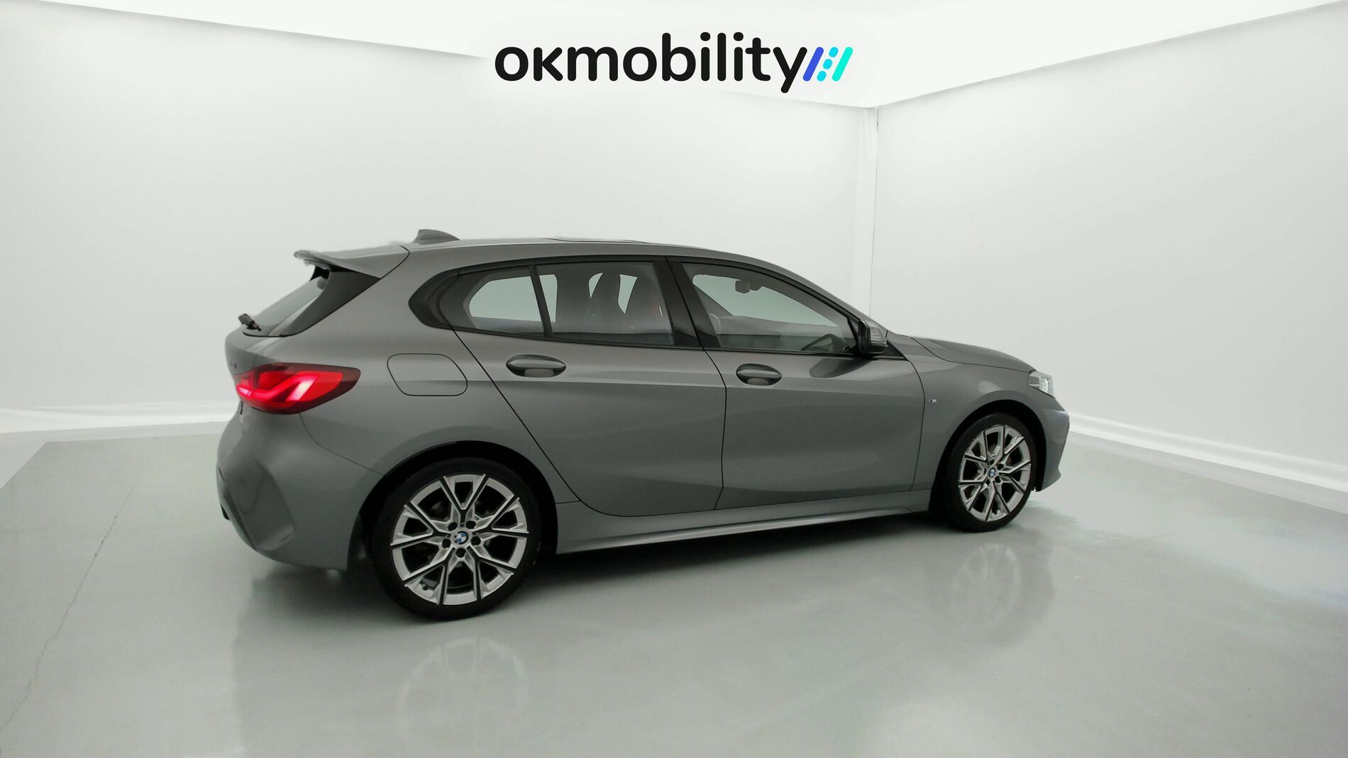 bmw serie 1 m sport colorvision 118I 136 STEPTRONIC 2024 skyscraper grau 11