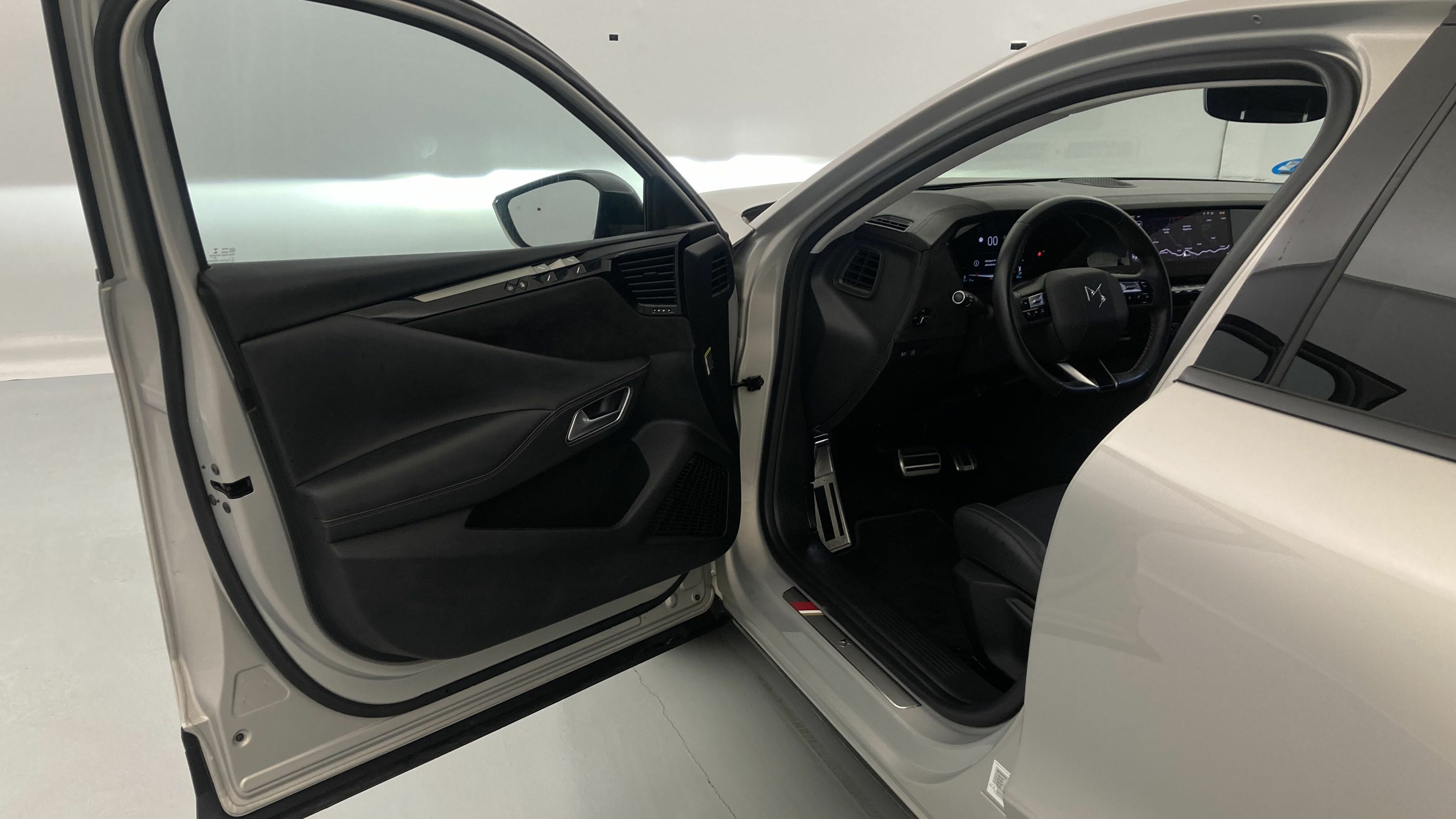 ds ds4 performance line + E-TENSE 225 CA 2023 crystal pearl 14