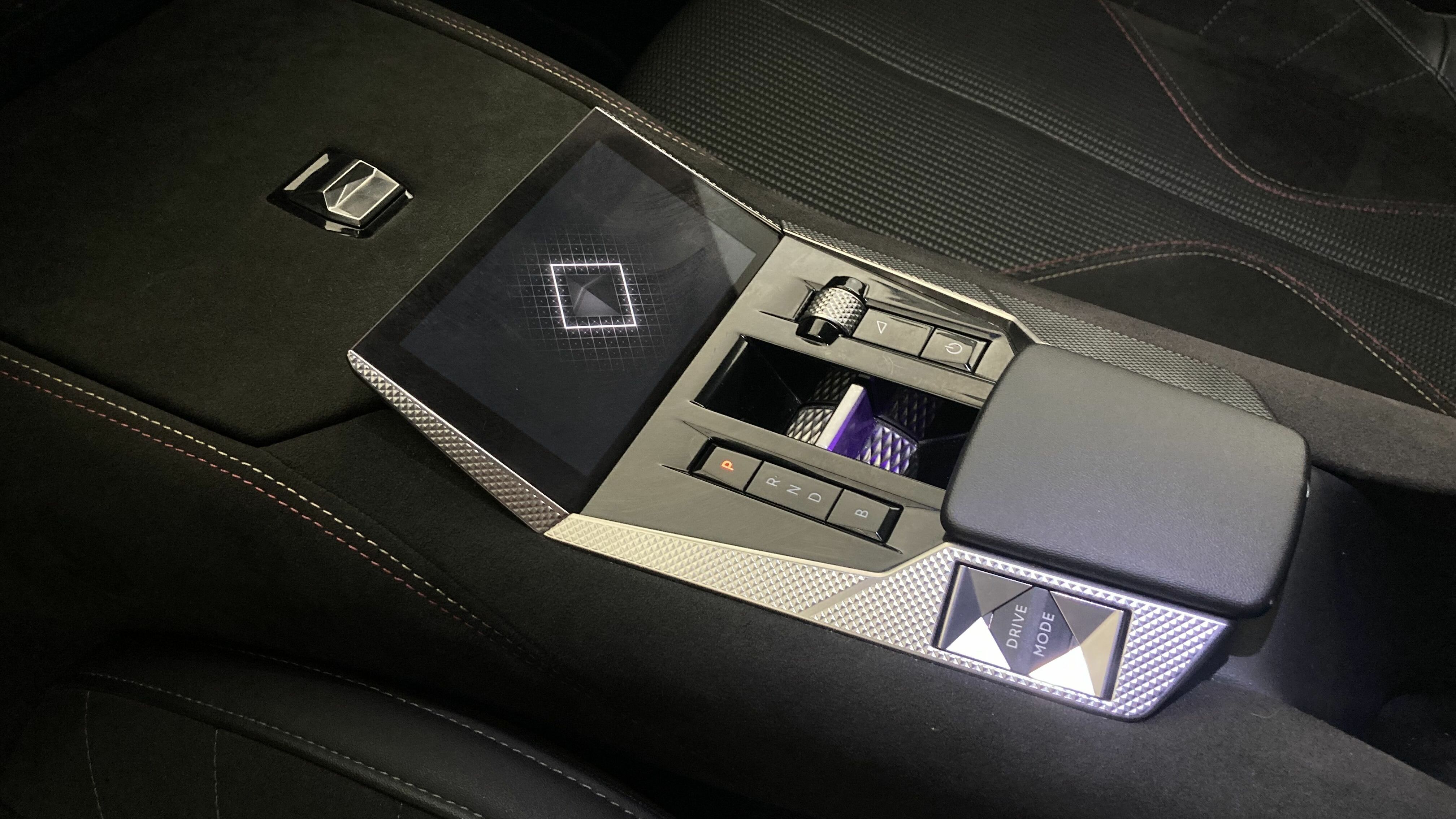 ds ds4 performance line + E-TENSE 225 CA 2023 crystal pearl 21