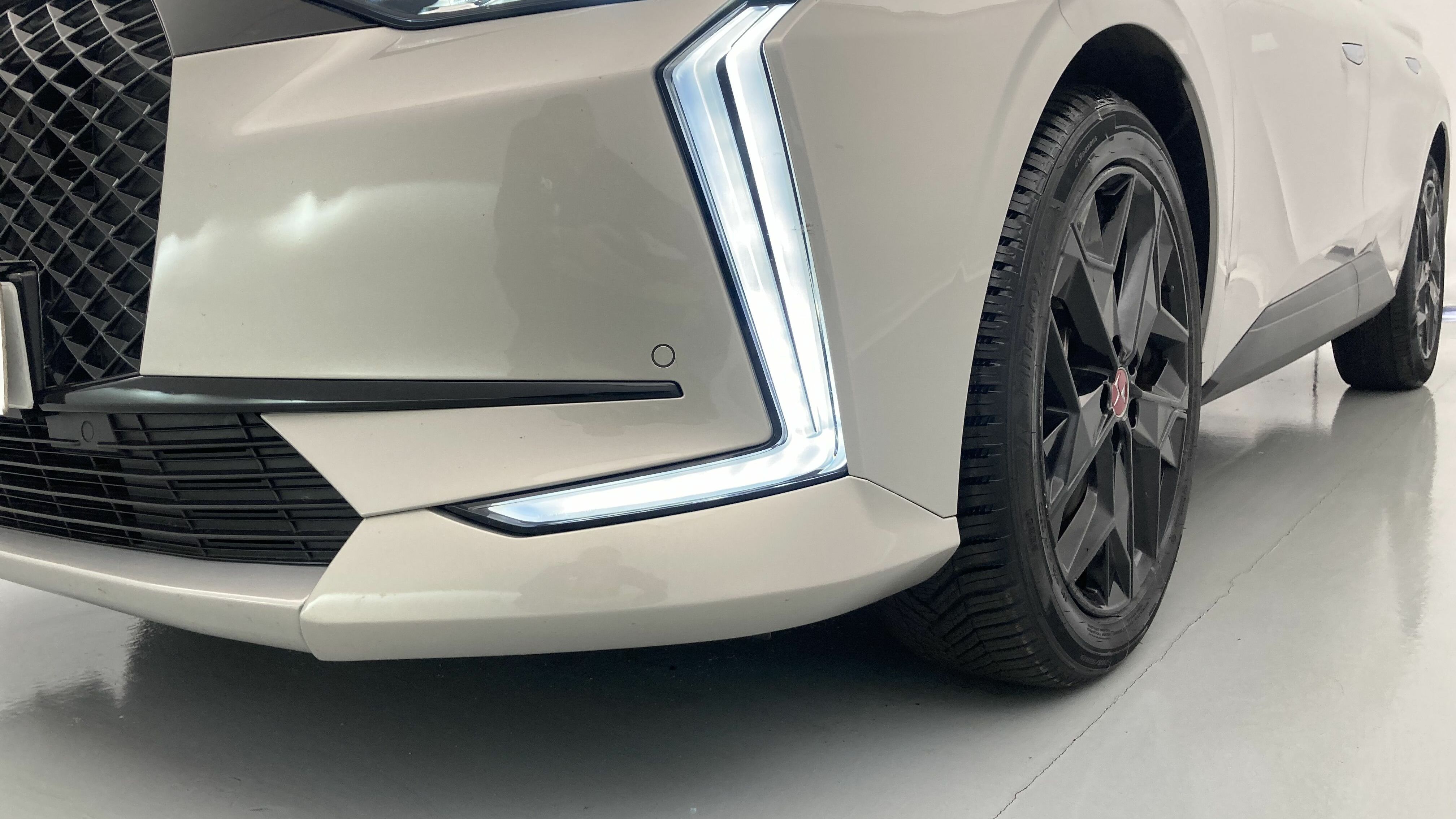 ds ds4 performance line + E-TENSE 225 CA 2023 crystal pearl 27