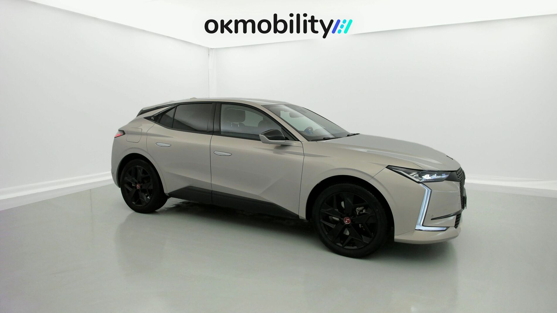 ds ds4 performance line + E-TENSE 225 CA 2023 crystal pearl 2