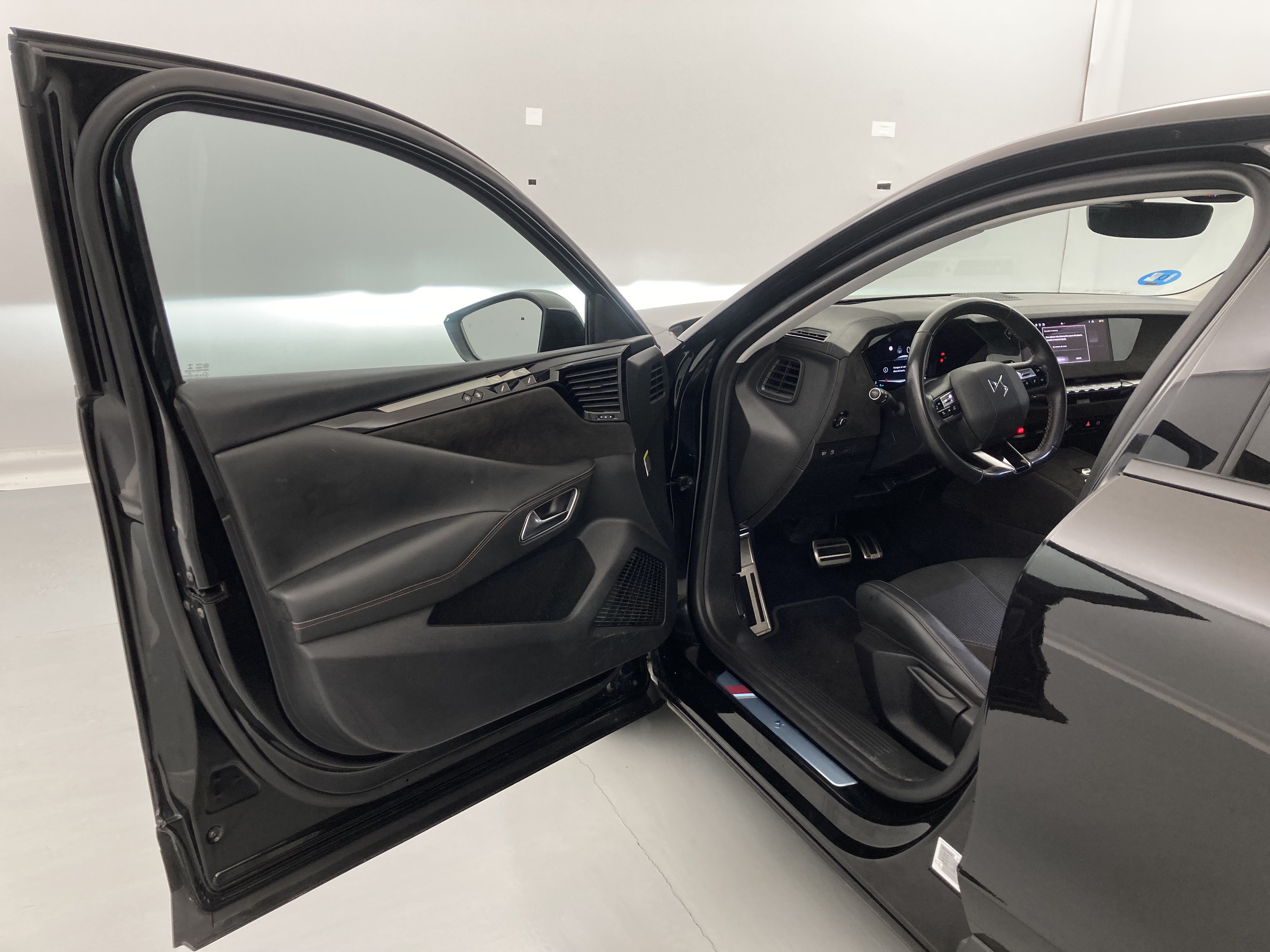 ds ds4 performance line + E-TENSE 225 CA 2023 negro perla 15
