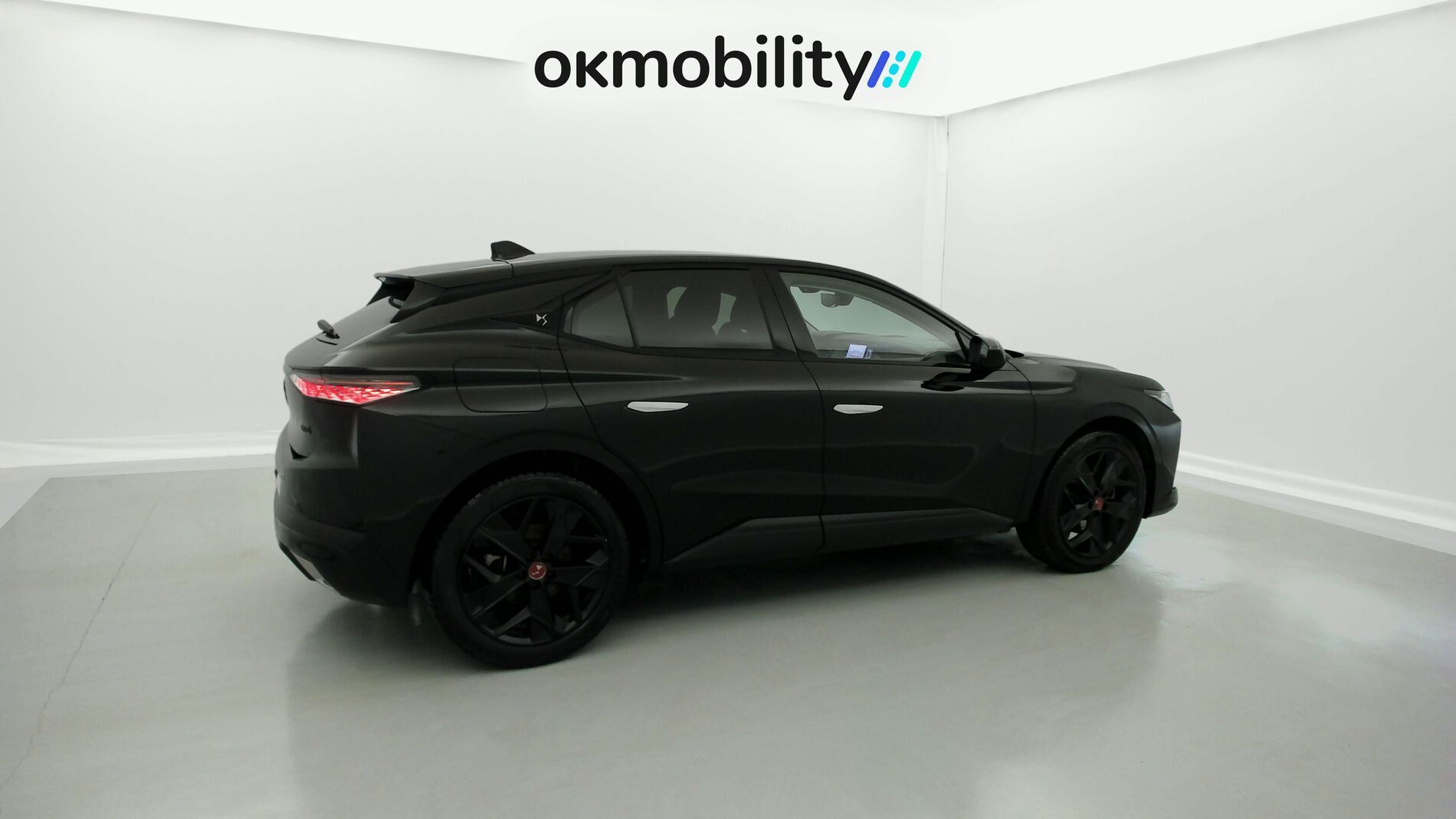 ds ds4 performance line + E-TENSE 225 CA 2023 negro perla 11