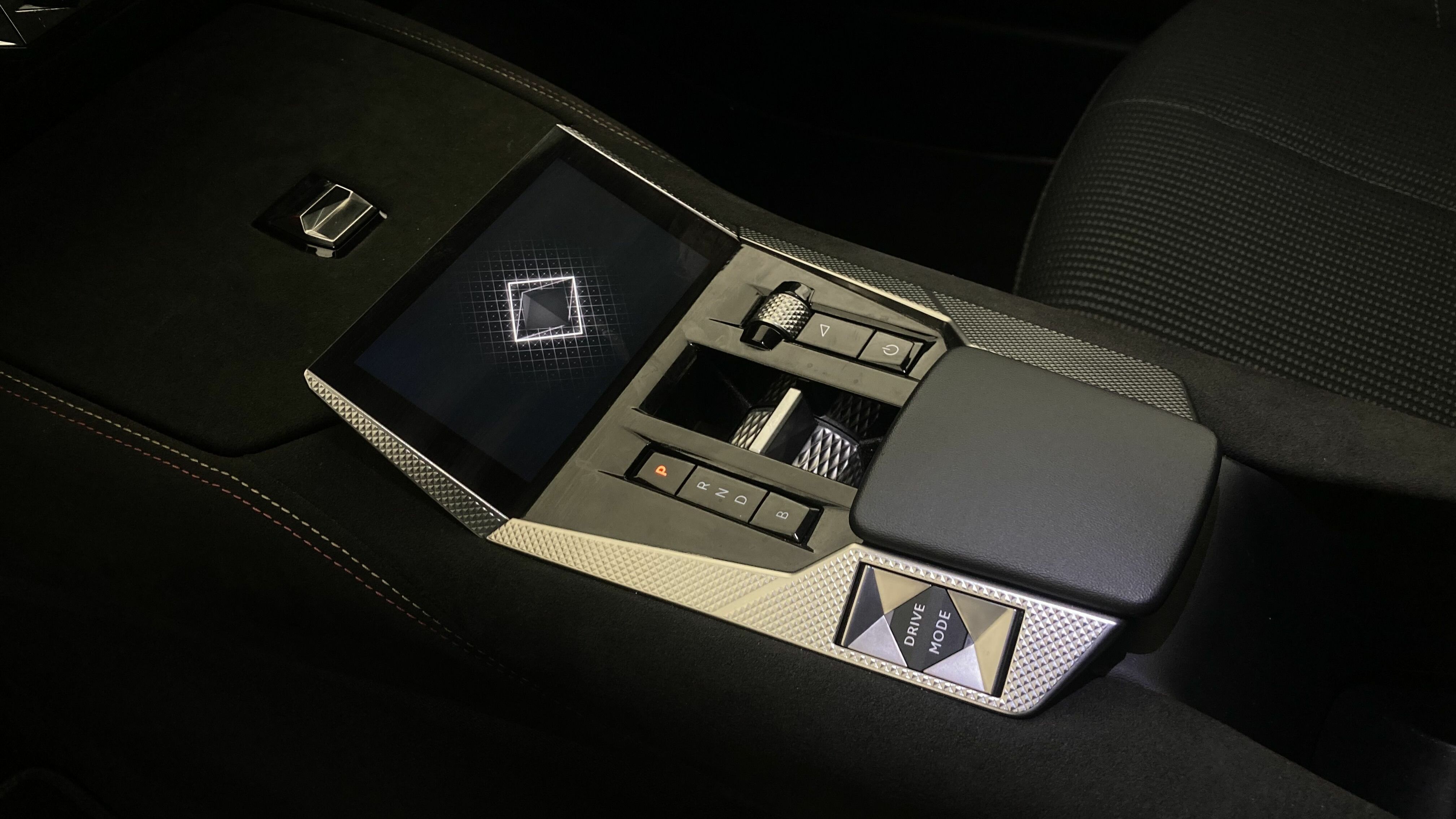 ds ds4 performance line + E-TENSE 225 CA 2023 lacquered grey 21