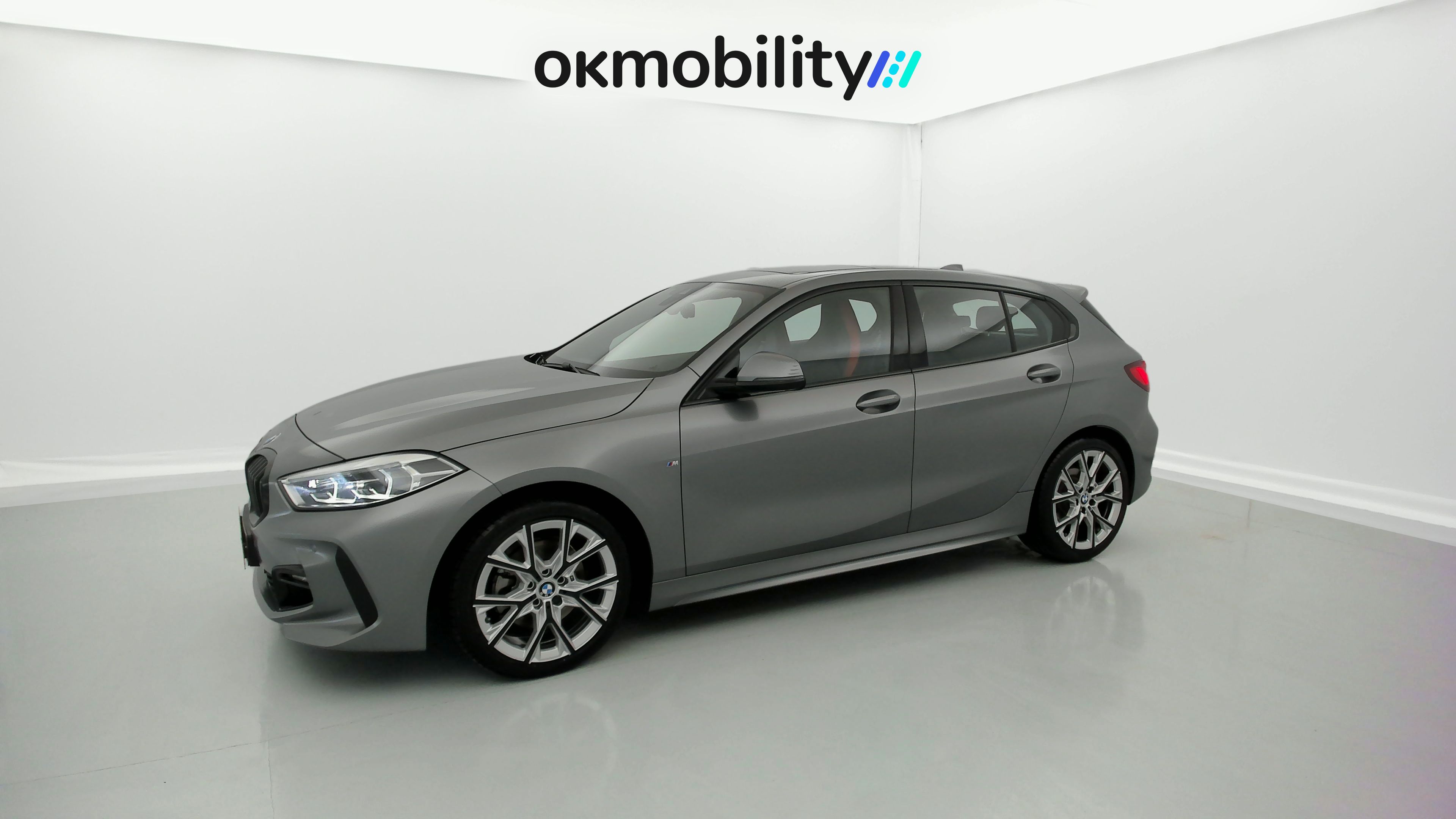 bmw serie 1 m sport colorvision 118I 136 STEPTRONIC 2024 frozen pure grey 3
