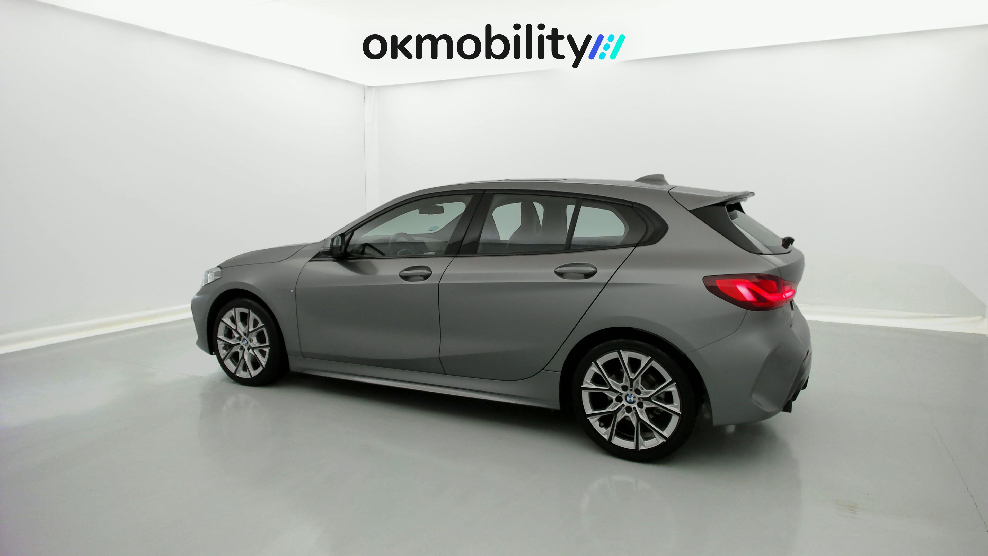 bmw serie 1 m sport colorvision 118I 136 STEPTRONIC 2024 frozen pure grey 5