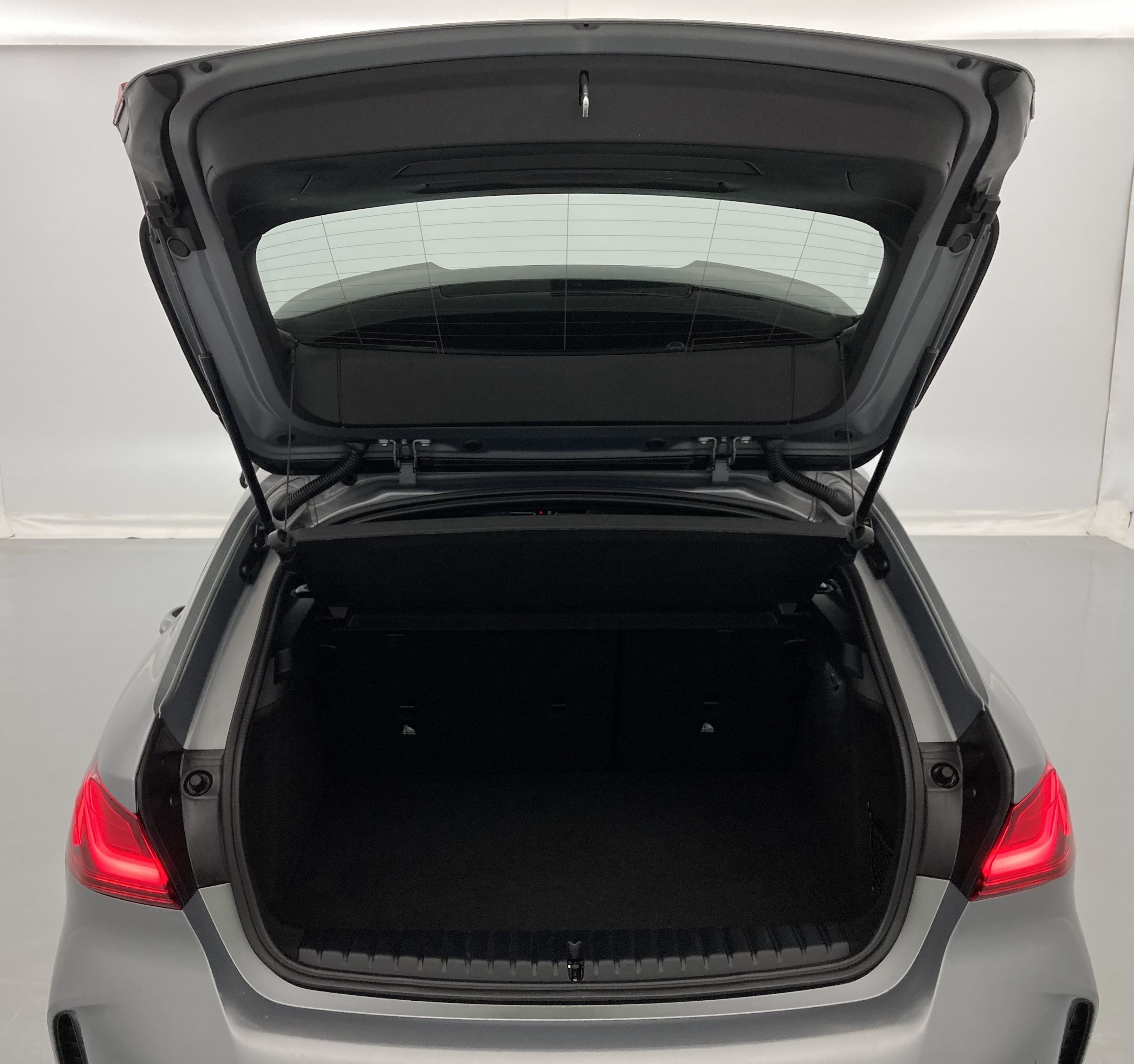 bmw serie 1 m sport colorvision 118I 136 STEPTRONIC 2024 frozen pure grey 22