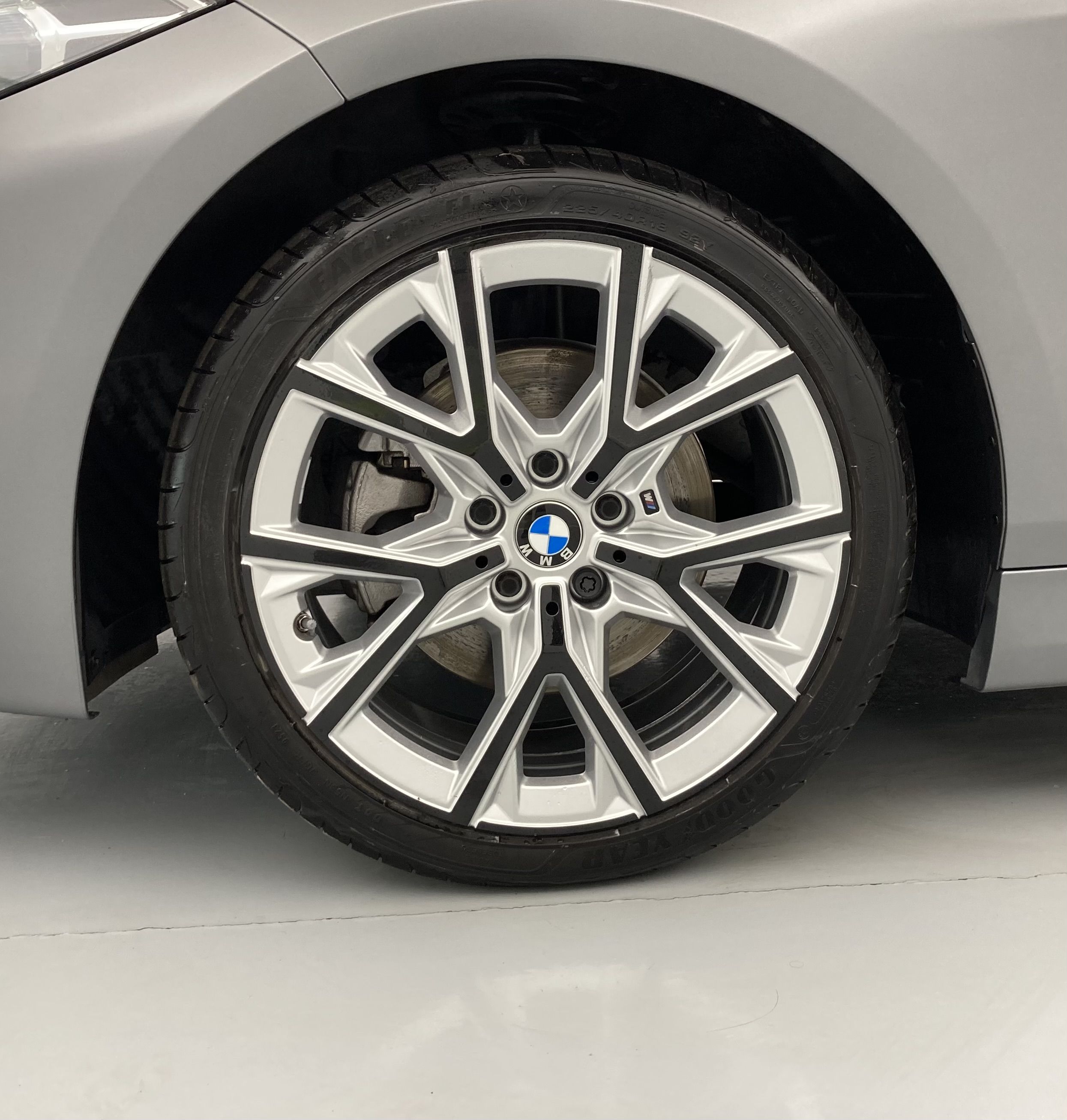 bmw serie 1 m sport colorvision 118I 136 STEPTRONIC 2024 frozen pure grey 30