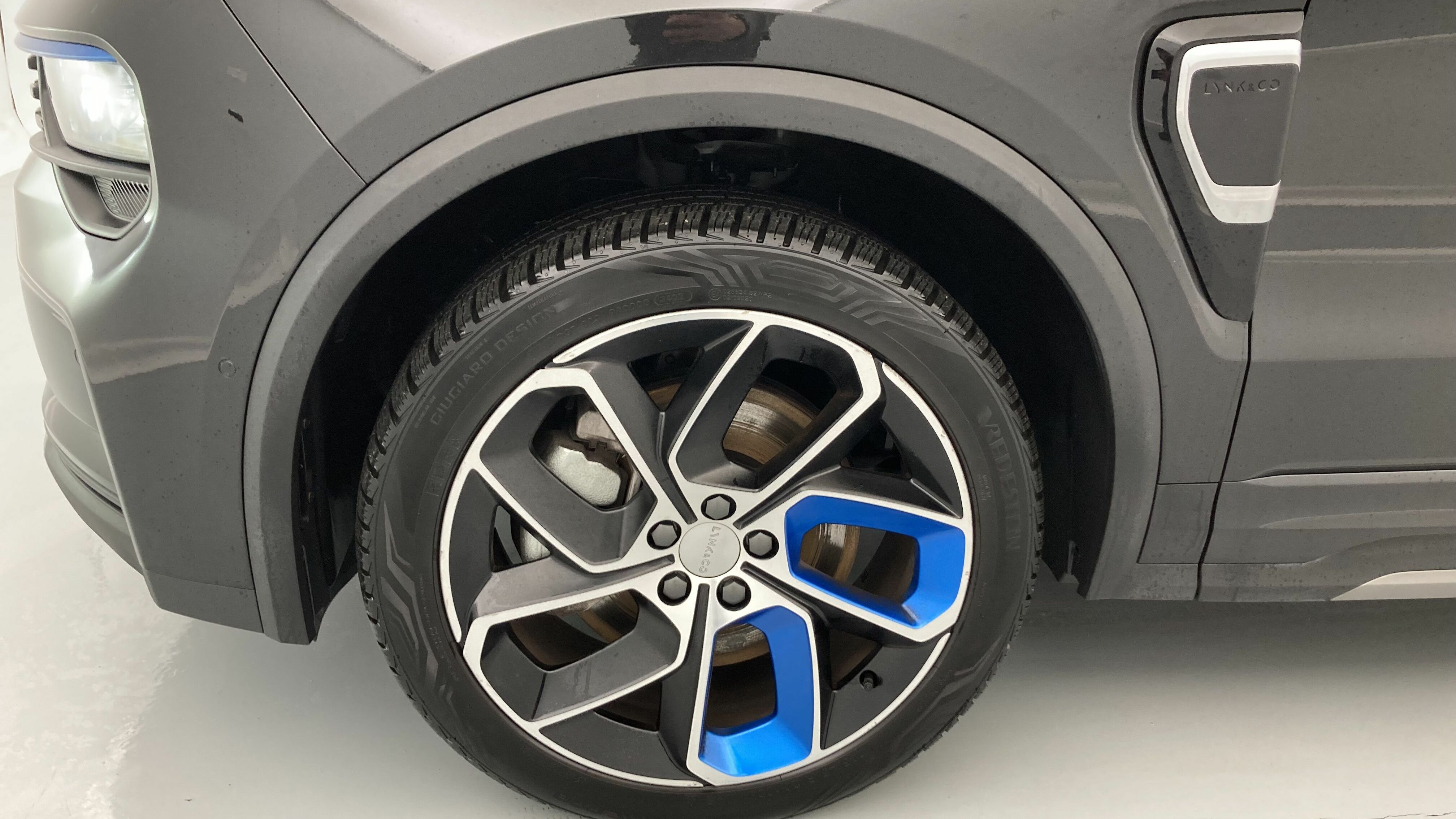 lynk&co 1 nv 1.5 PHEV 261 2022 black 24