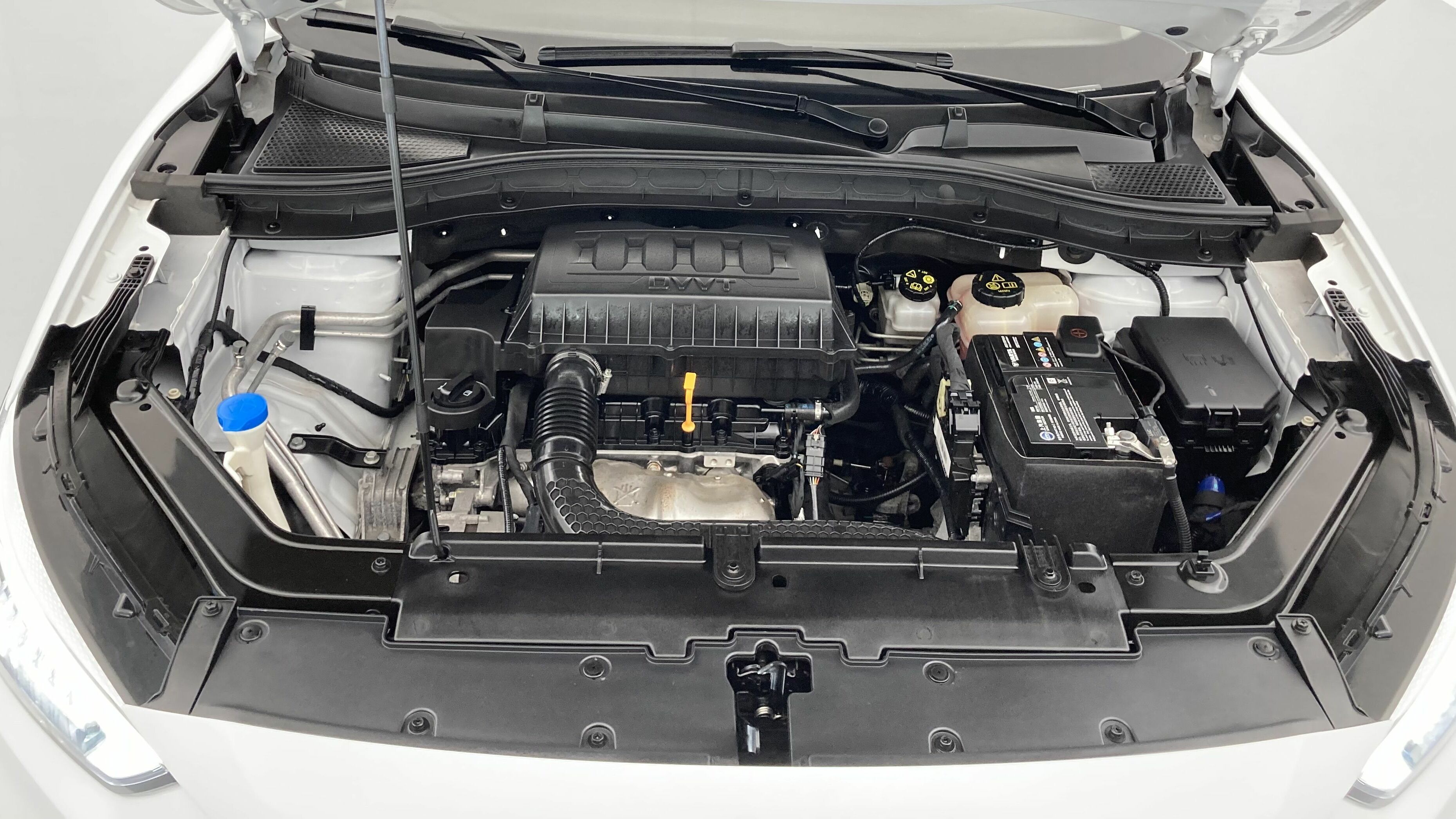 mg zs luxury 1.5 VTI-TECH 106 2023 white 25