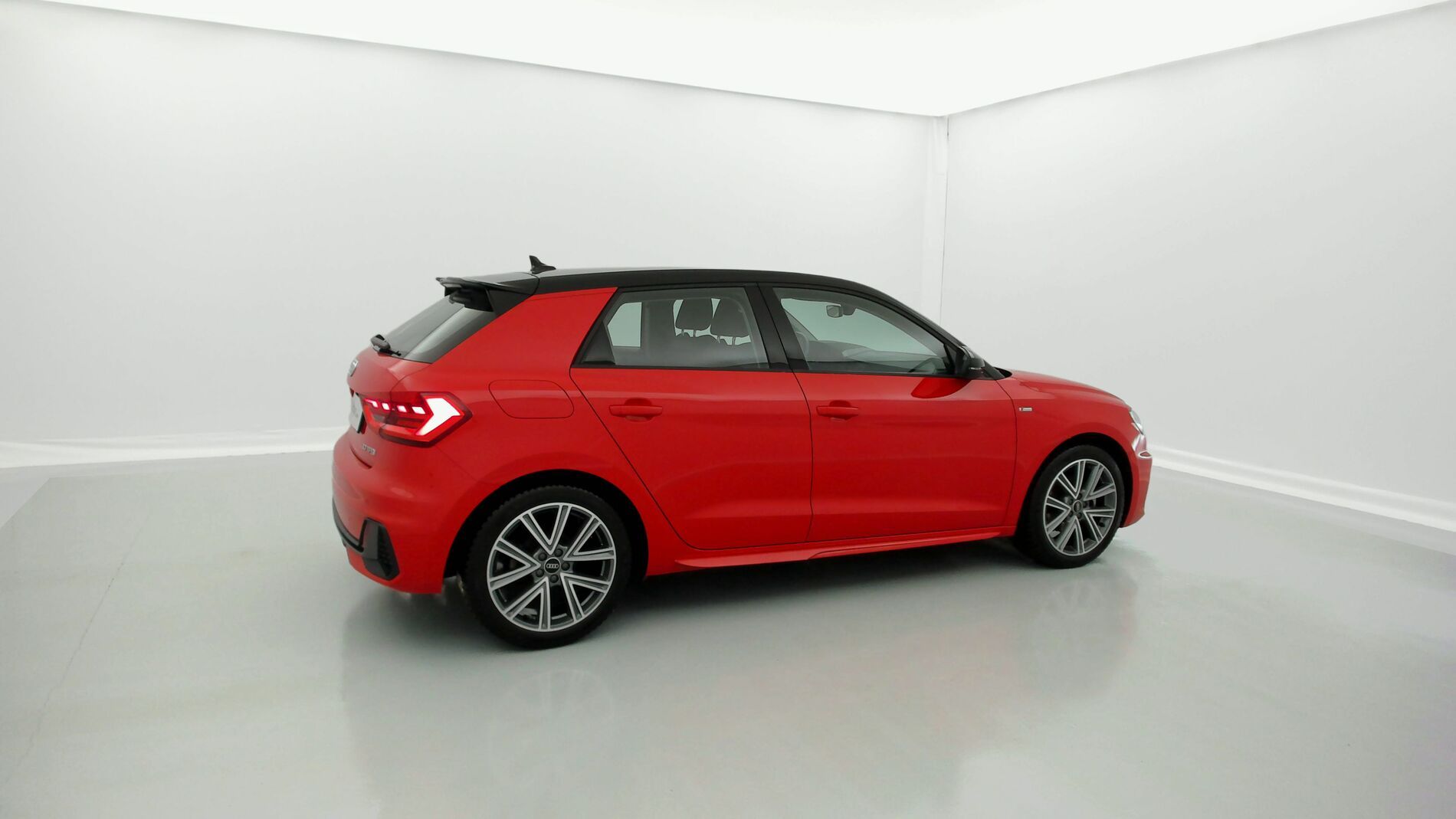 audi a1 sportback s line 30 TFSI 110 2022 misanorot / mythosschwarz 12