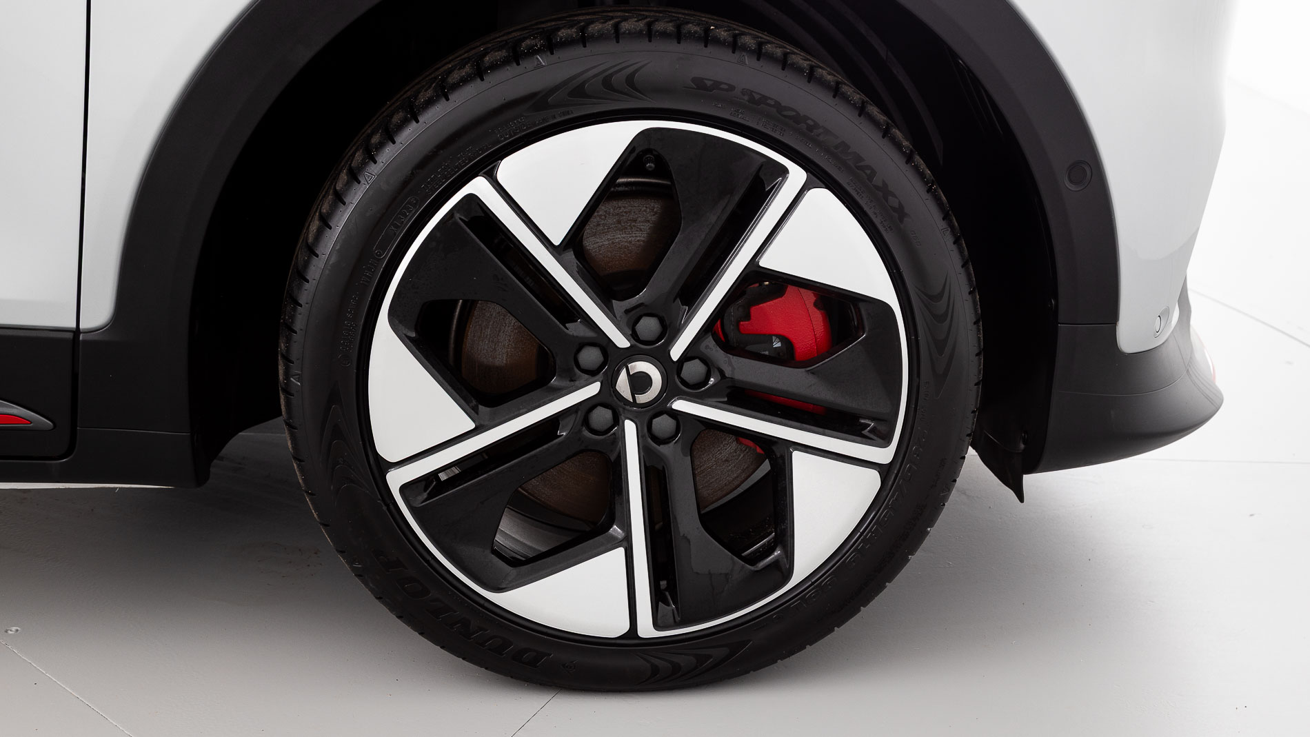 smart #1 brabus 428 4X4 2023 cyber silver / radiant red 32