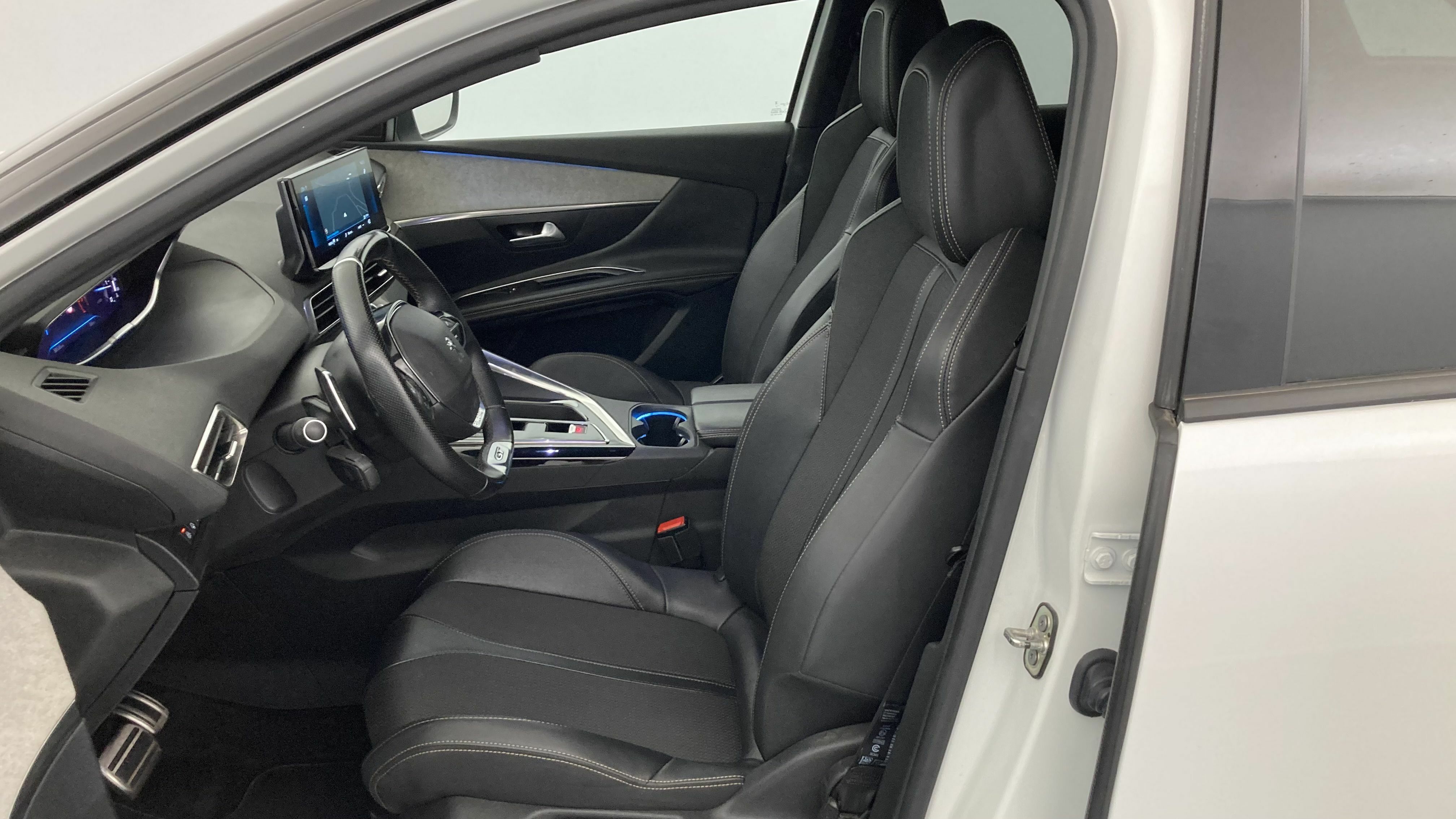peugeot 3008 gt 1.2 PURETECH 130 EAT 2023 blanco nacarado 14