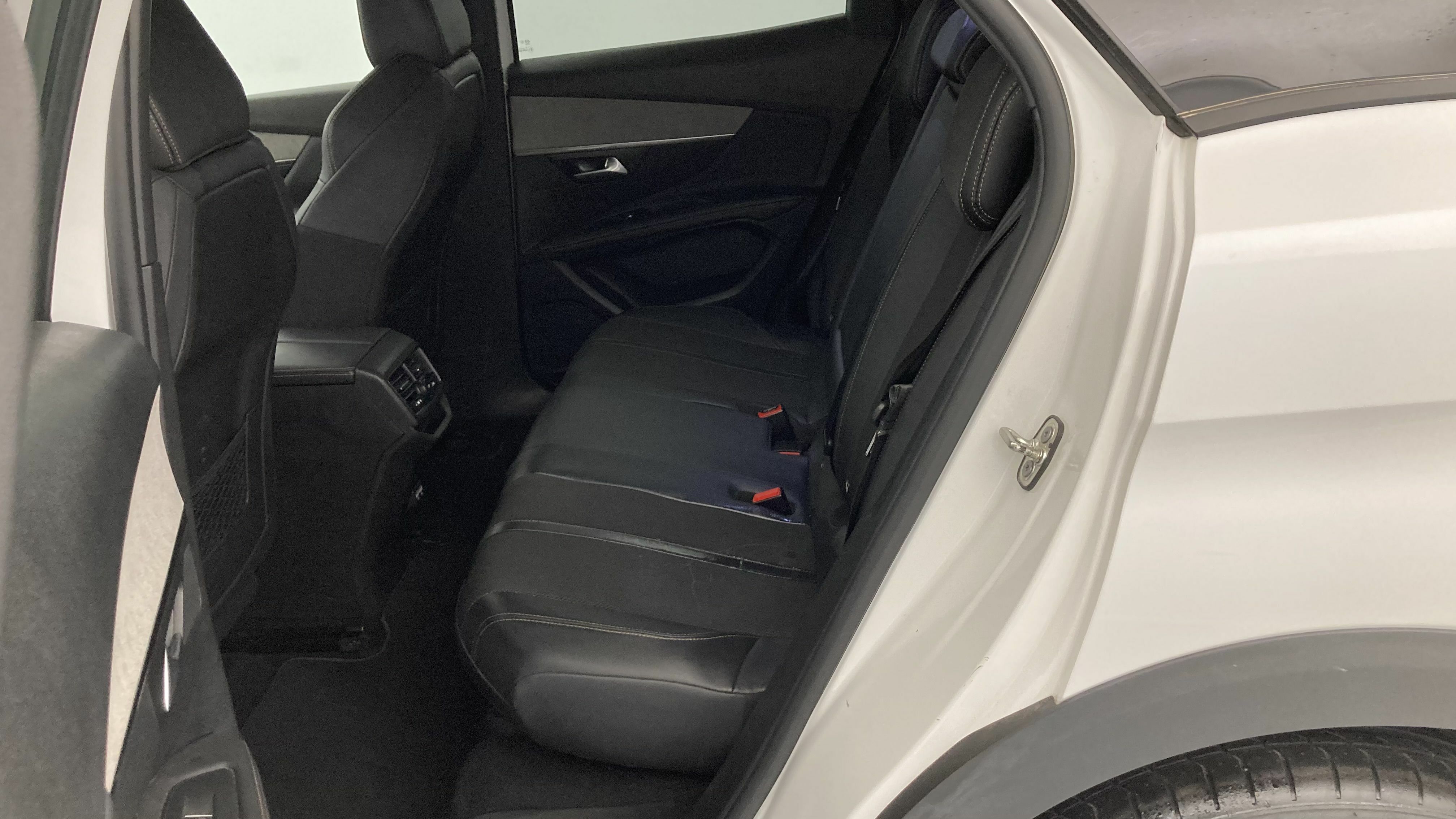 peugeot 3008 gt 1.2 PURETECH 130 EAT 2023 blanco nacarado 21