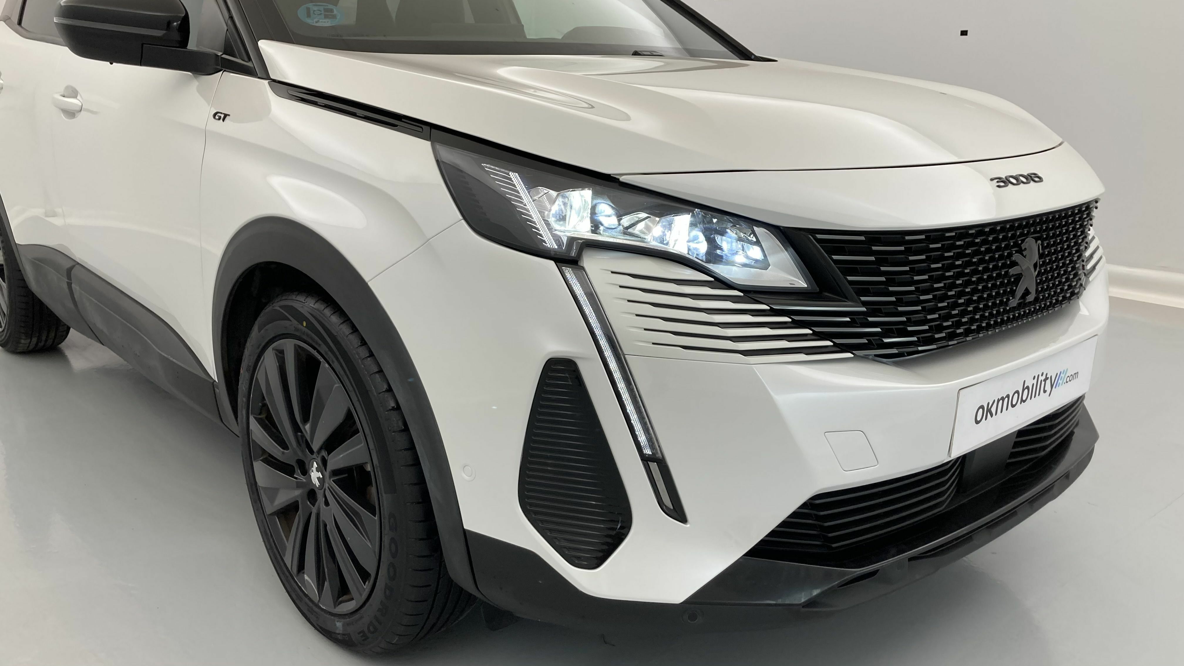 peugeot 3008 gt 1.2 PURETECH 130 EAT 2023 blanco nacarado 26