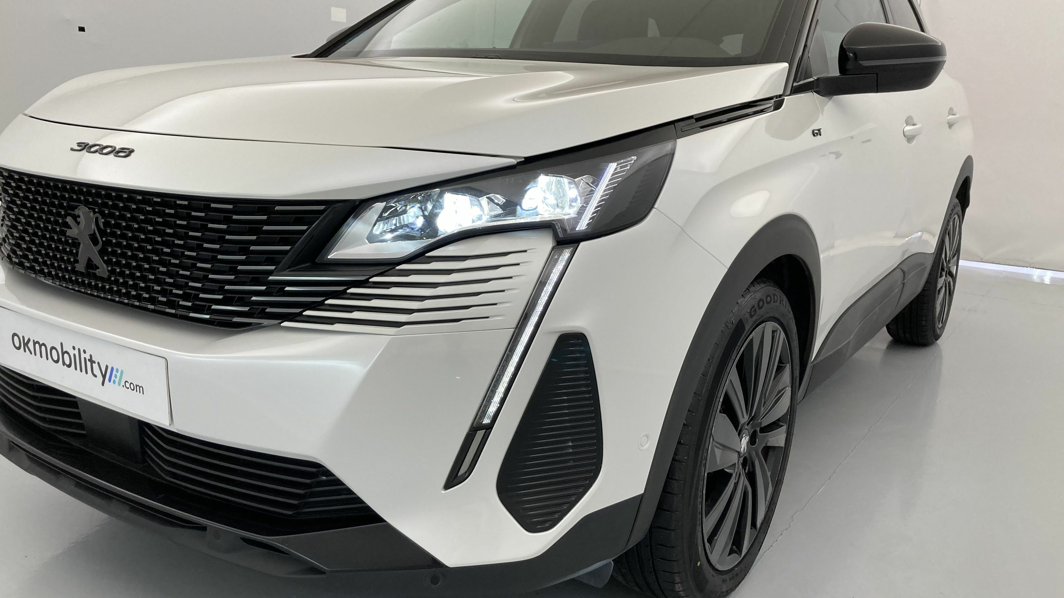 peugeot 3008 gt 1.2 PURETECH 130 EAT 2023 blanco nacarado 29