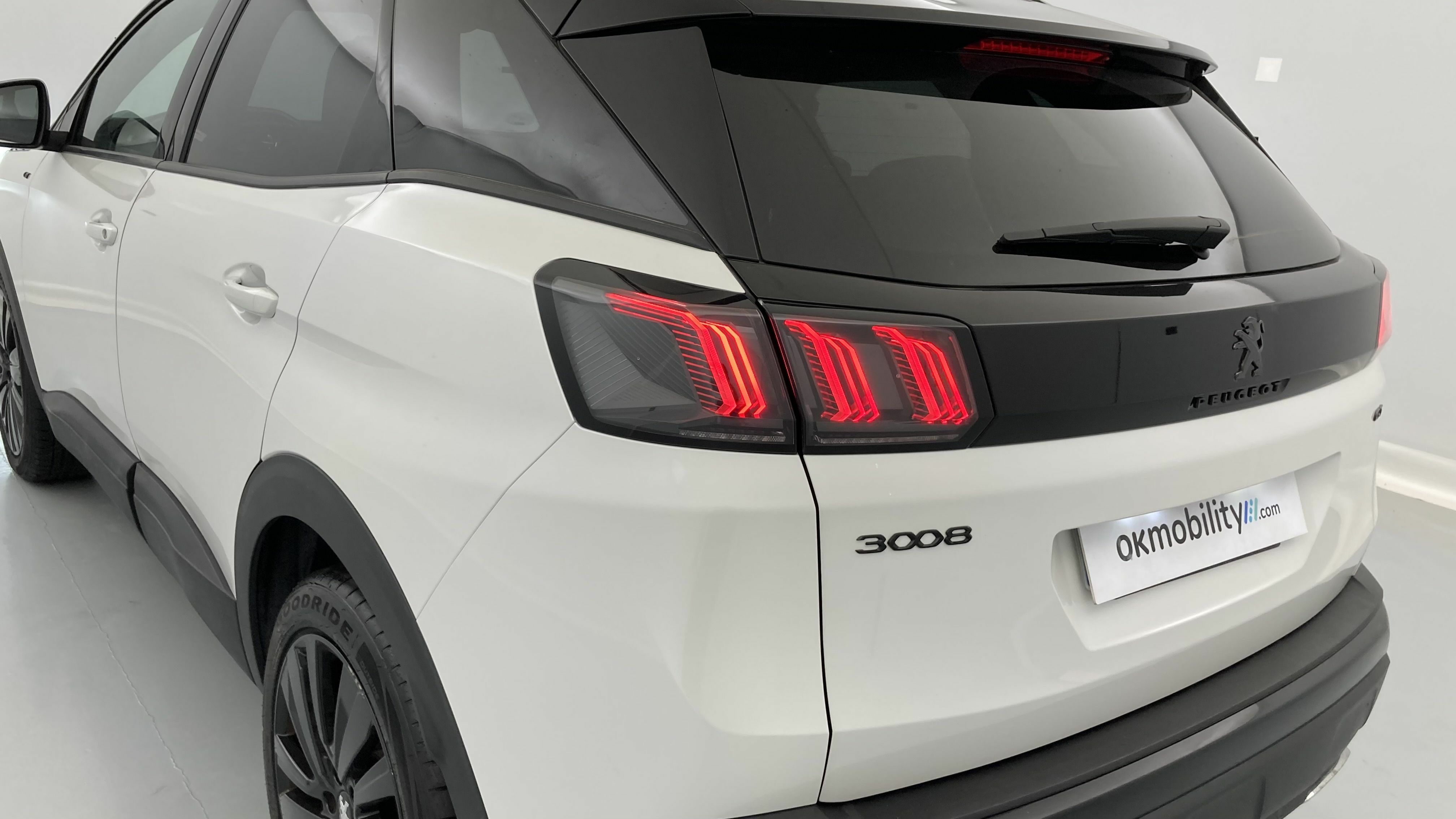 peugeot 3008 gt 1.2 PURETECH 130 EAT 2023 blanco nacarado 30