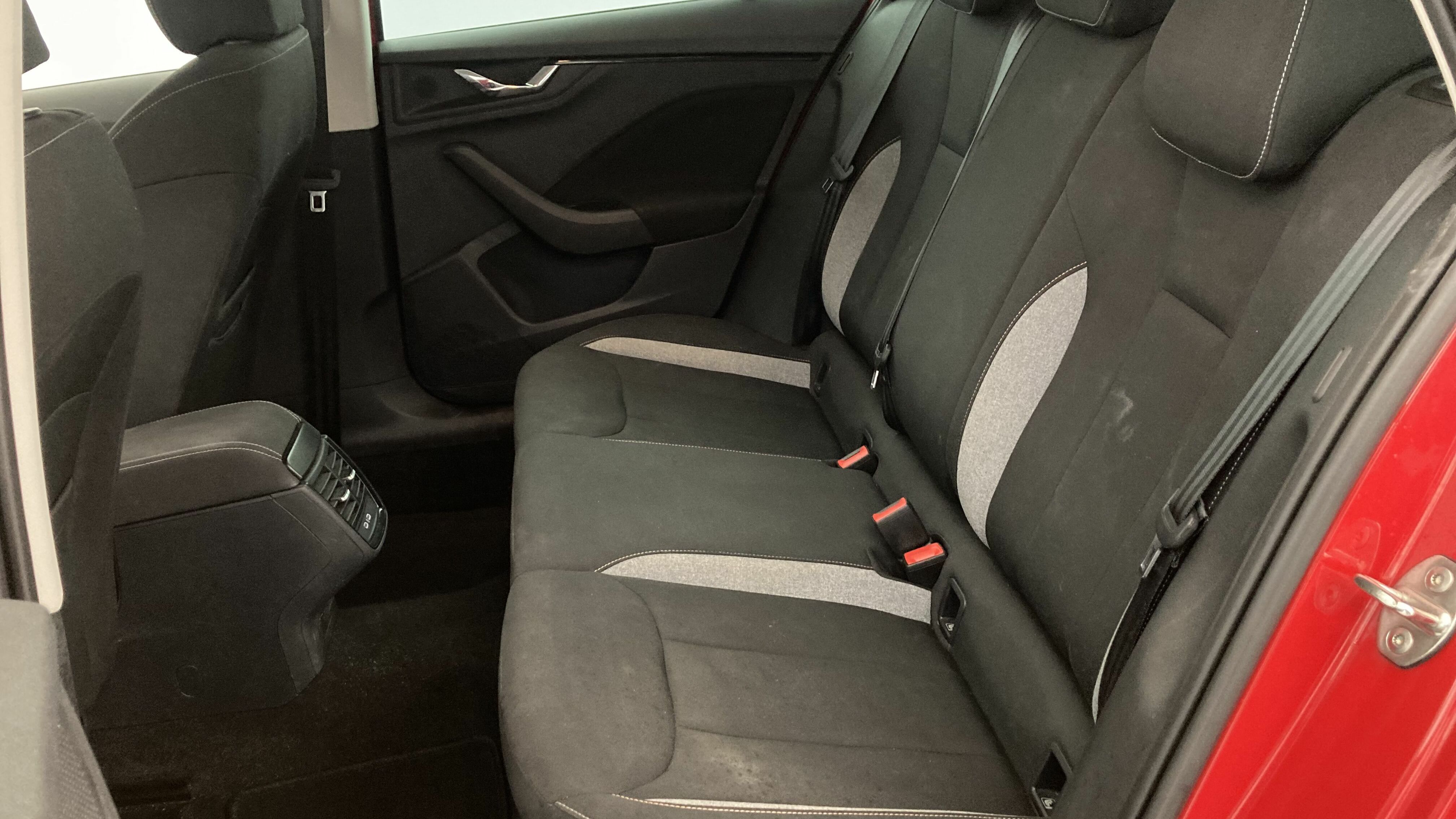 skoda kamiq selection 1.0 TSI 95 2024 rojo velvet 19