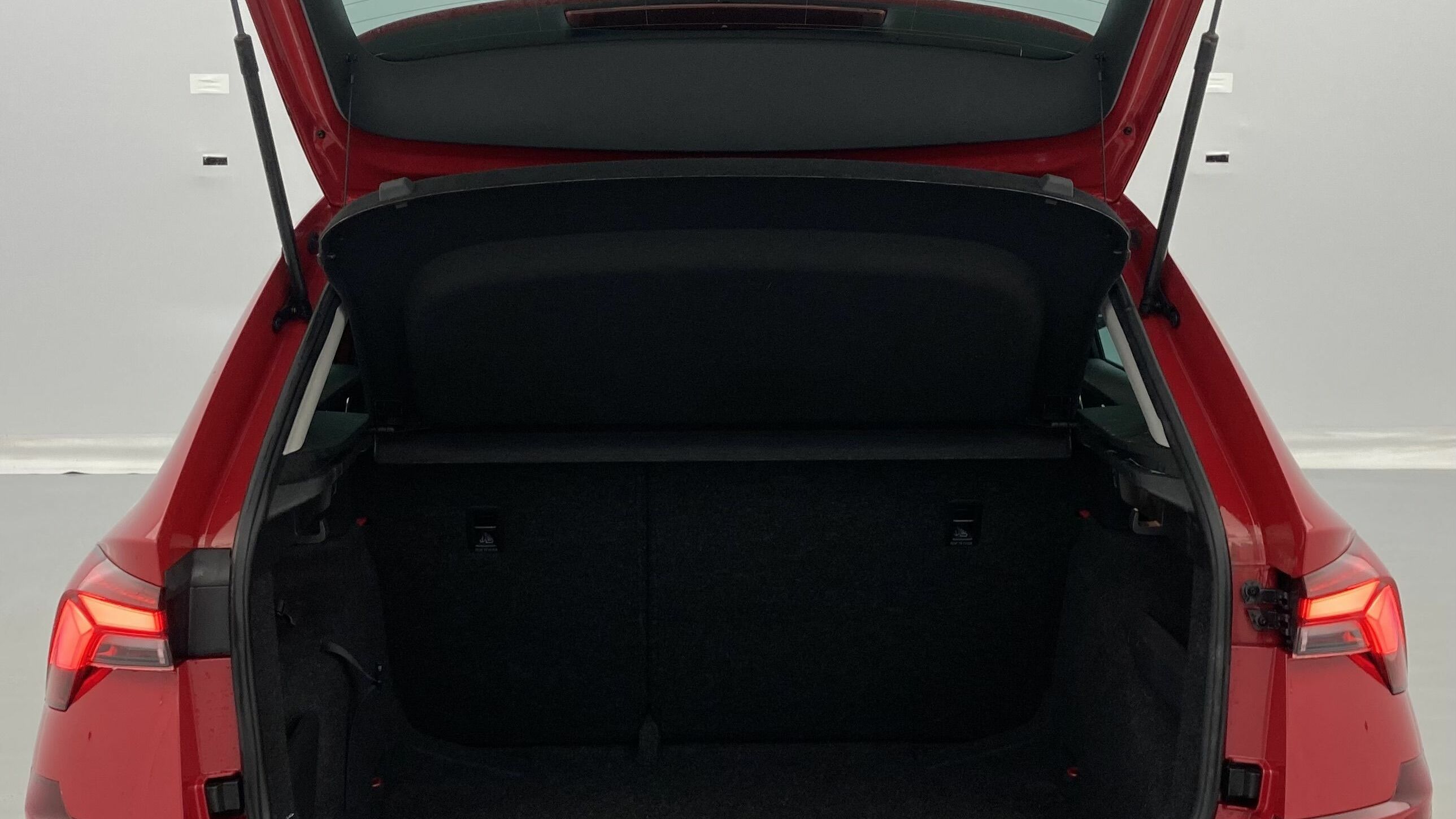 skoda kamiq selection 1.0 TSI 95 2024 rojo velvet 22