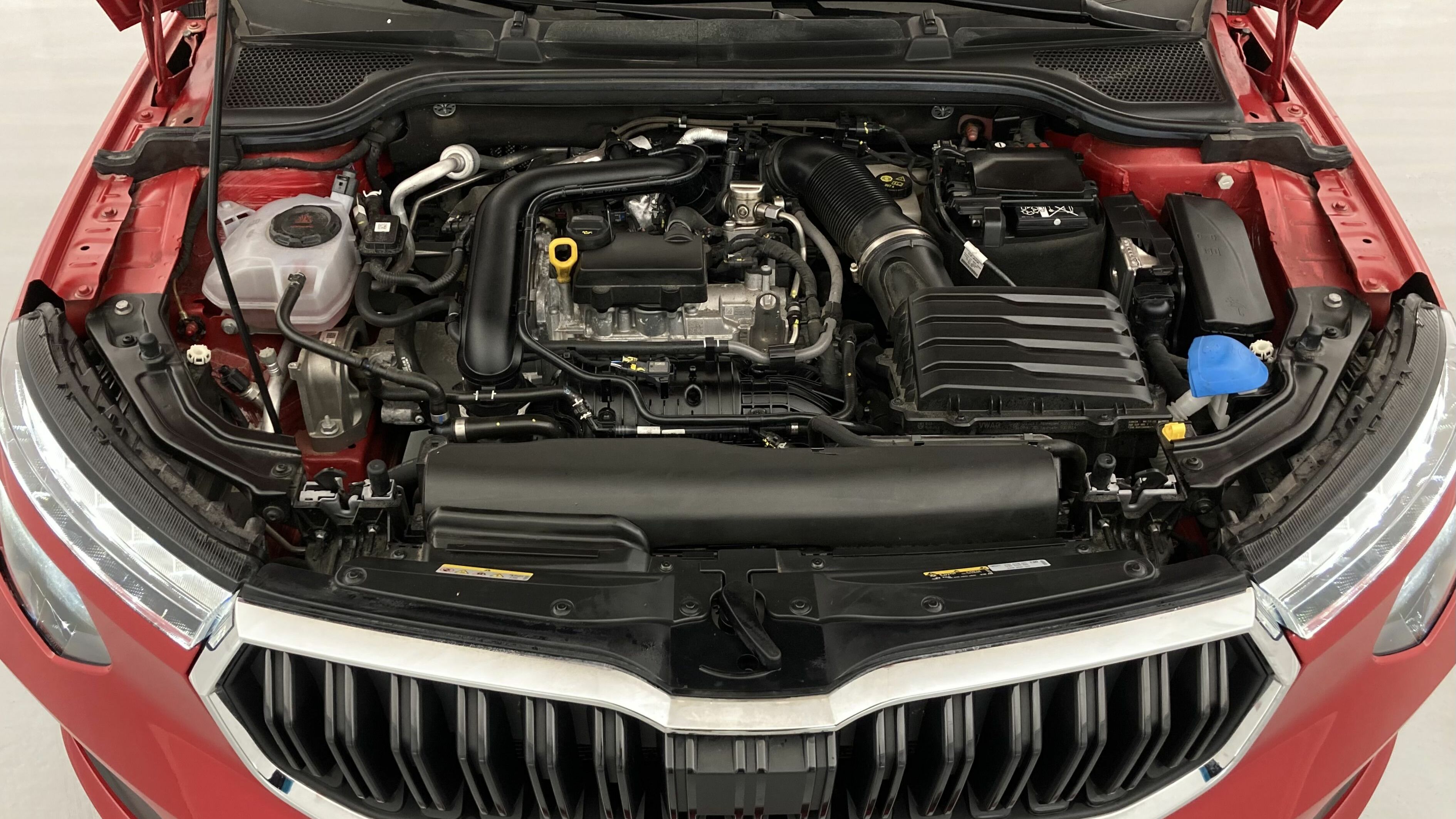 skoda kamiq selection 1.0 TSI 95 2024 rojo velvet 23