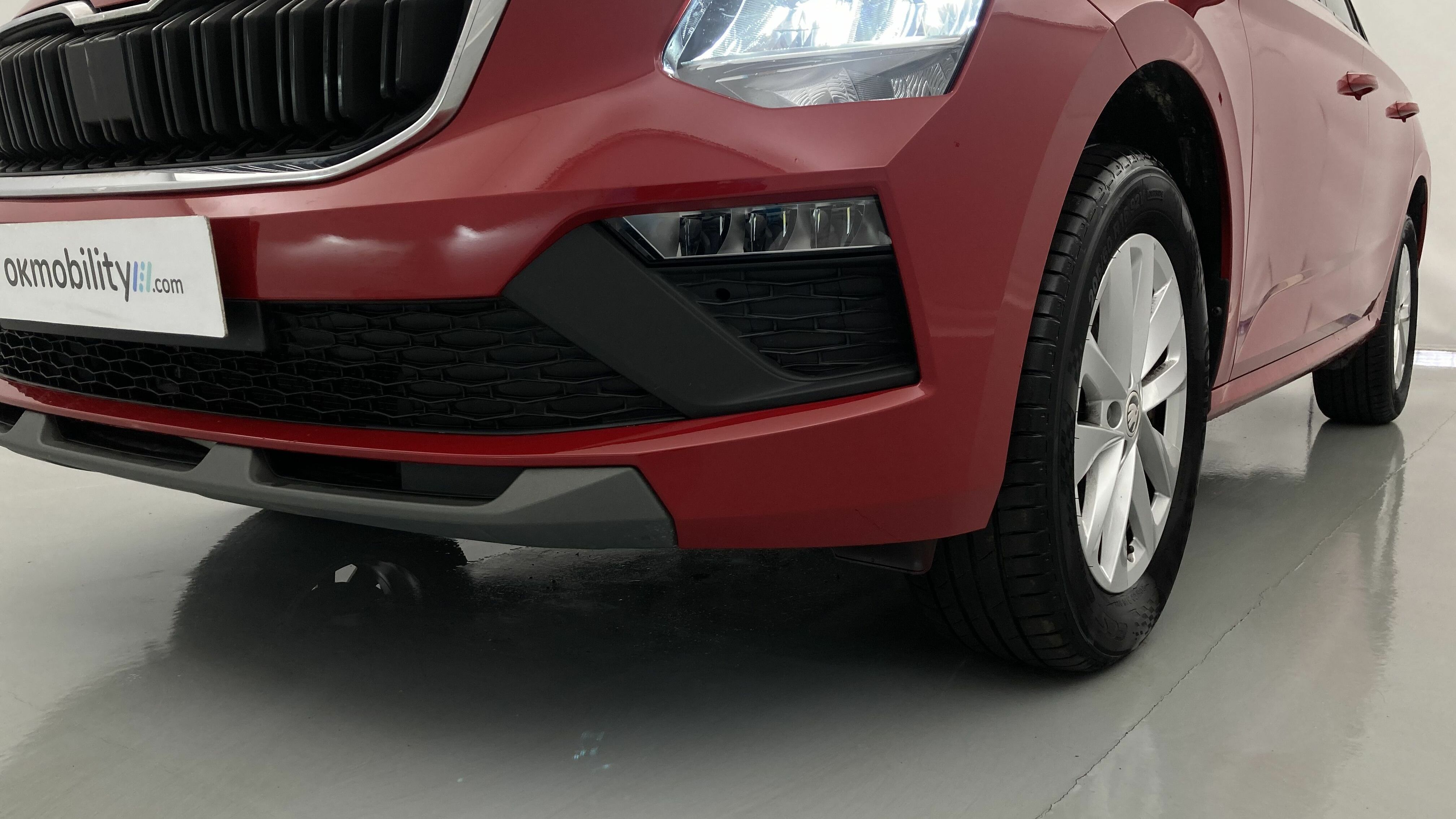 skoda kamiq selection 1.0 TSI 95 2024 rojo velvet 24
