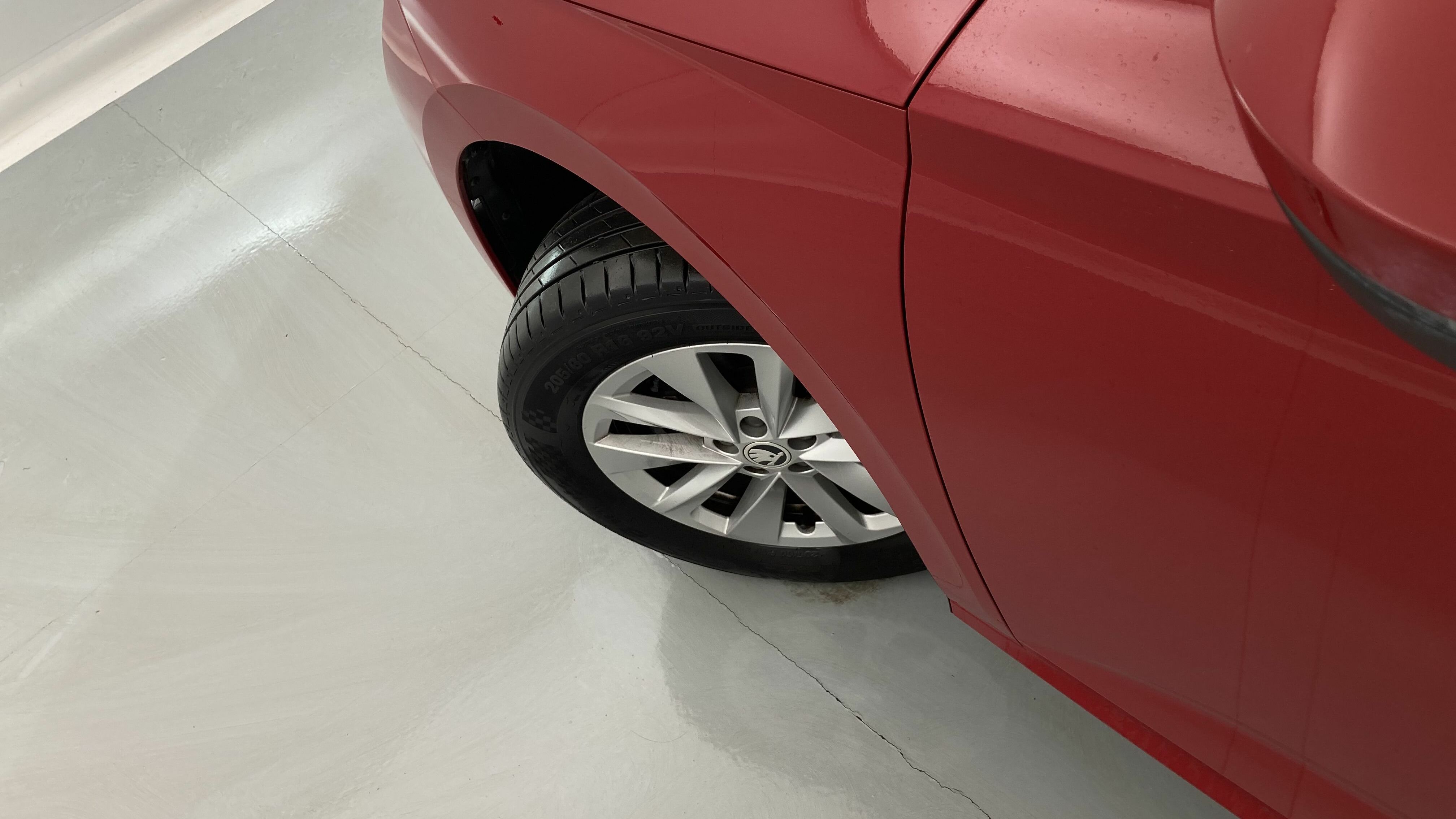 skoda kamiq selection 1.0 TSI 95 2024 rojo velvet 26