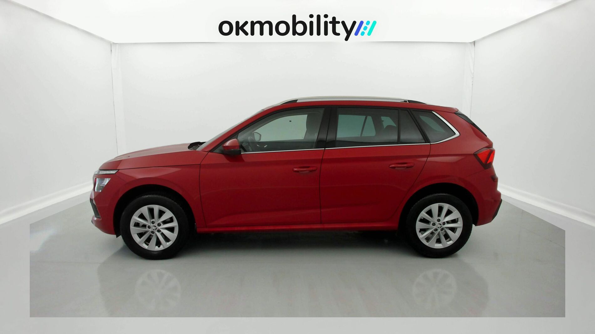 skoda kamiq selection 1.0 TSI 95 2024 rojo velvet 5