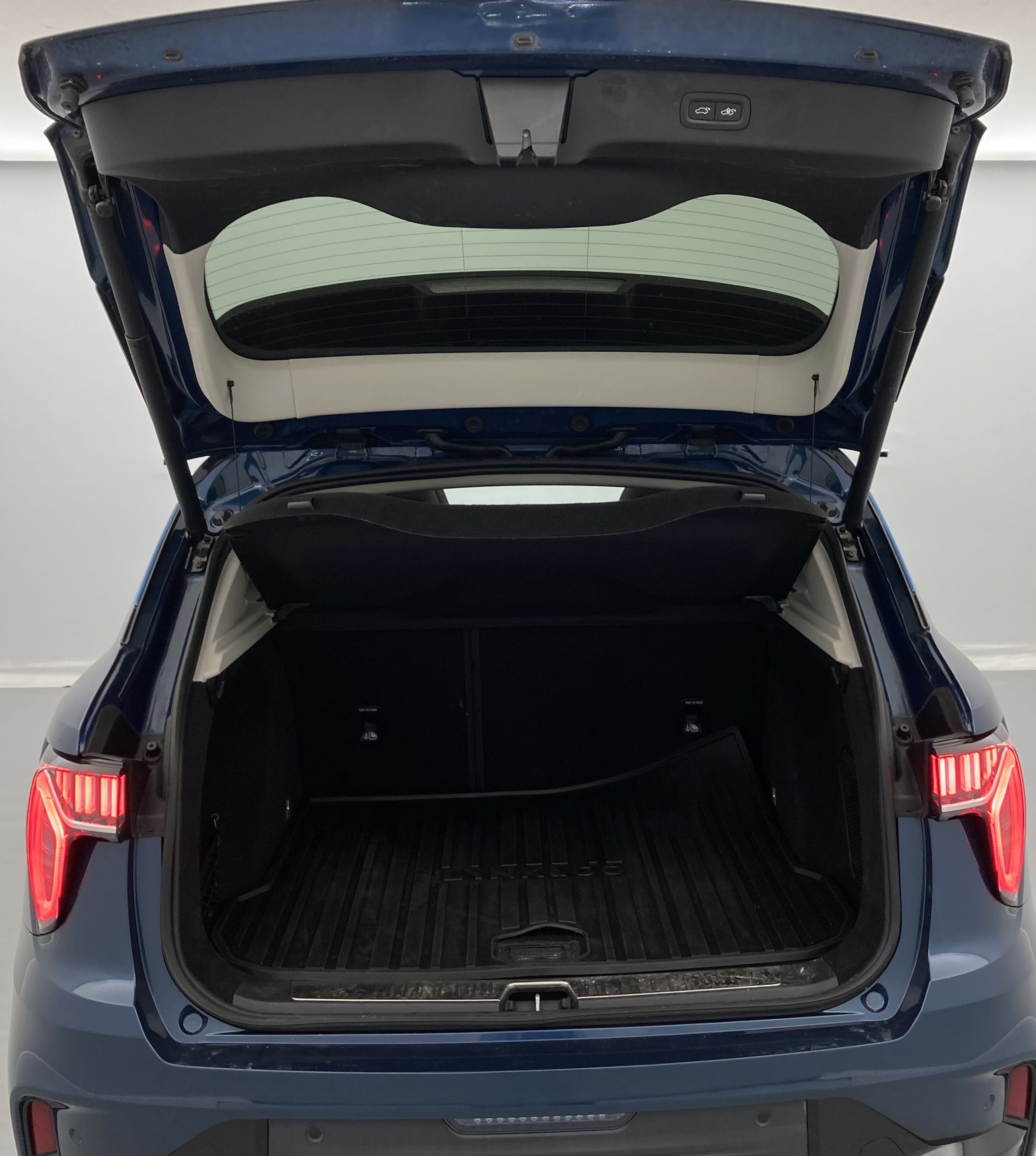 lynk&co 1 nv 1.5 PHEV 261 2022 blue 22