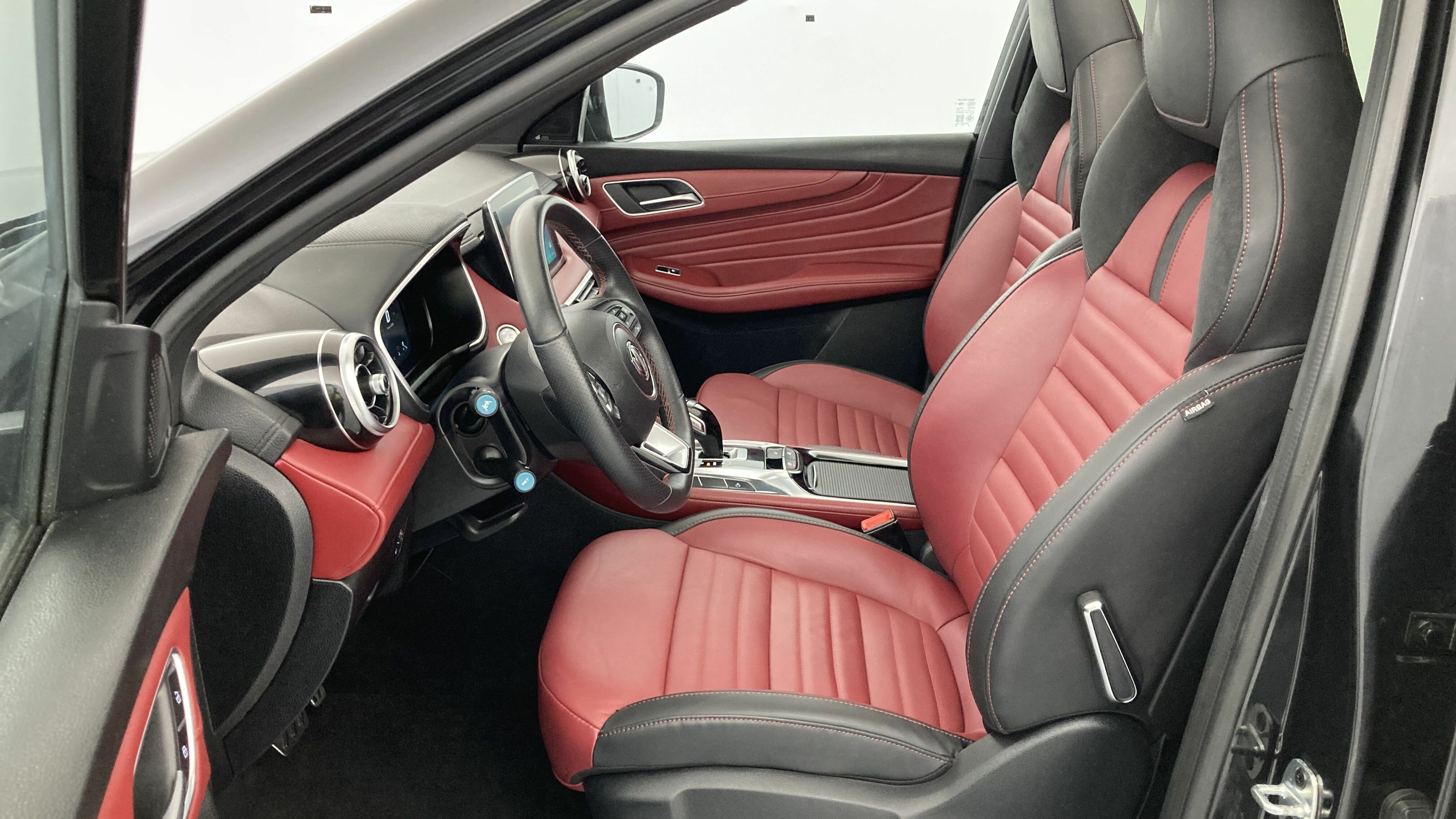 mg hs luxury 1.5 T-GDI 162 AT 2023 black 15