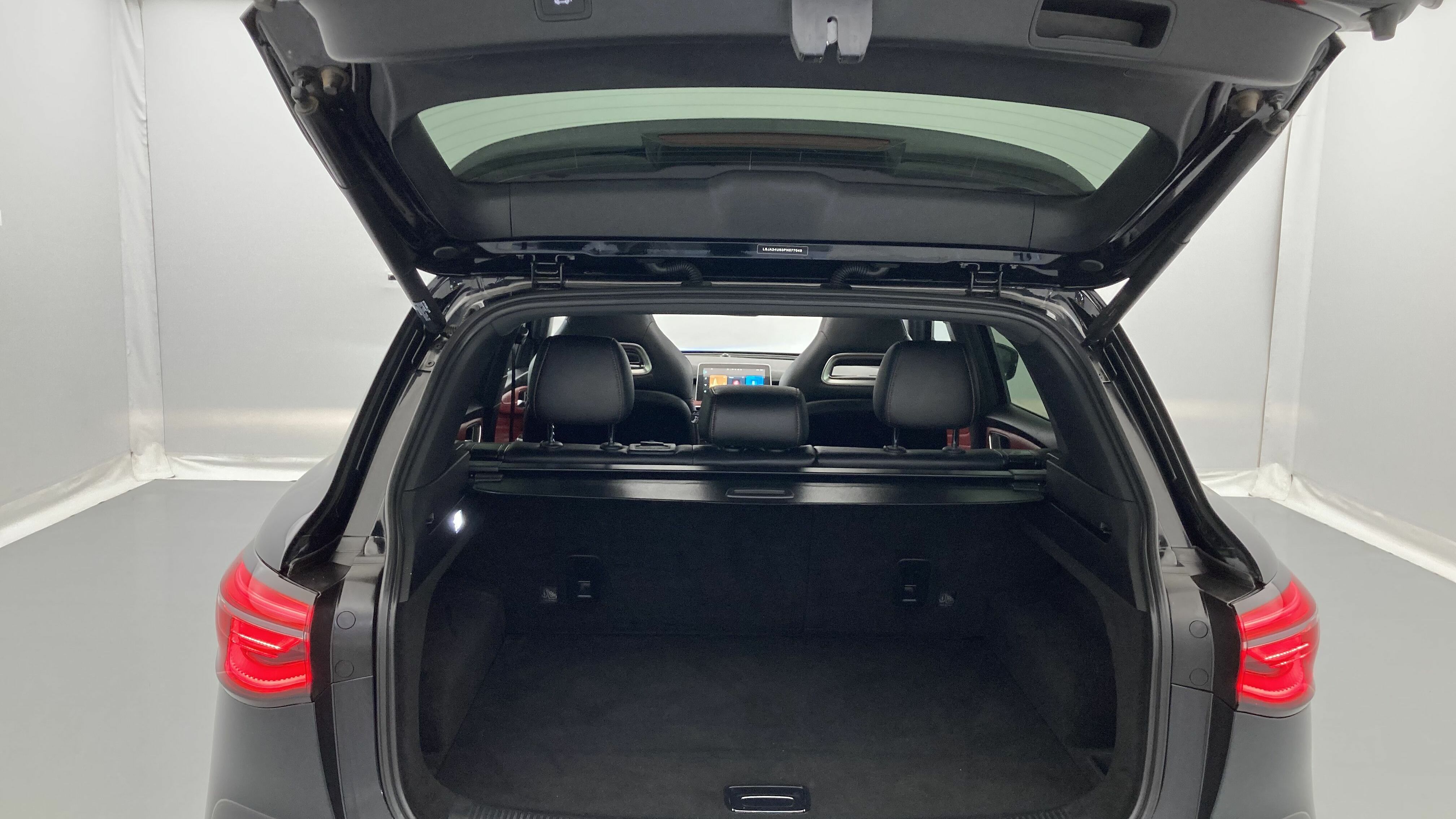 mg hs luxury 1.5 T-GDI 162 AT 2023 black 25