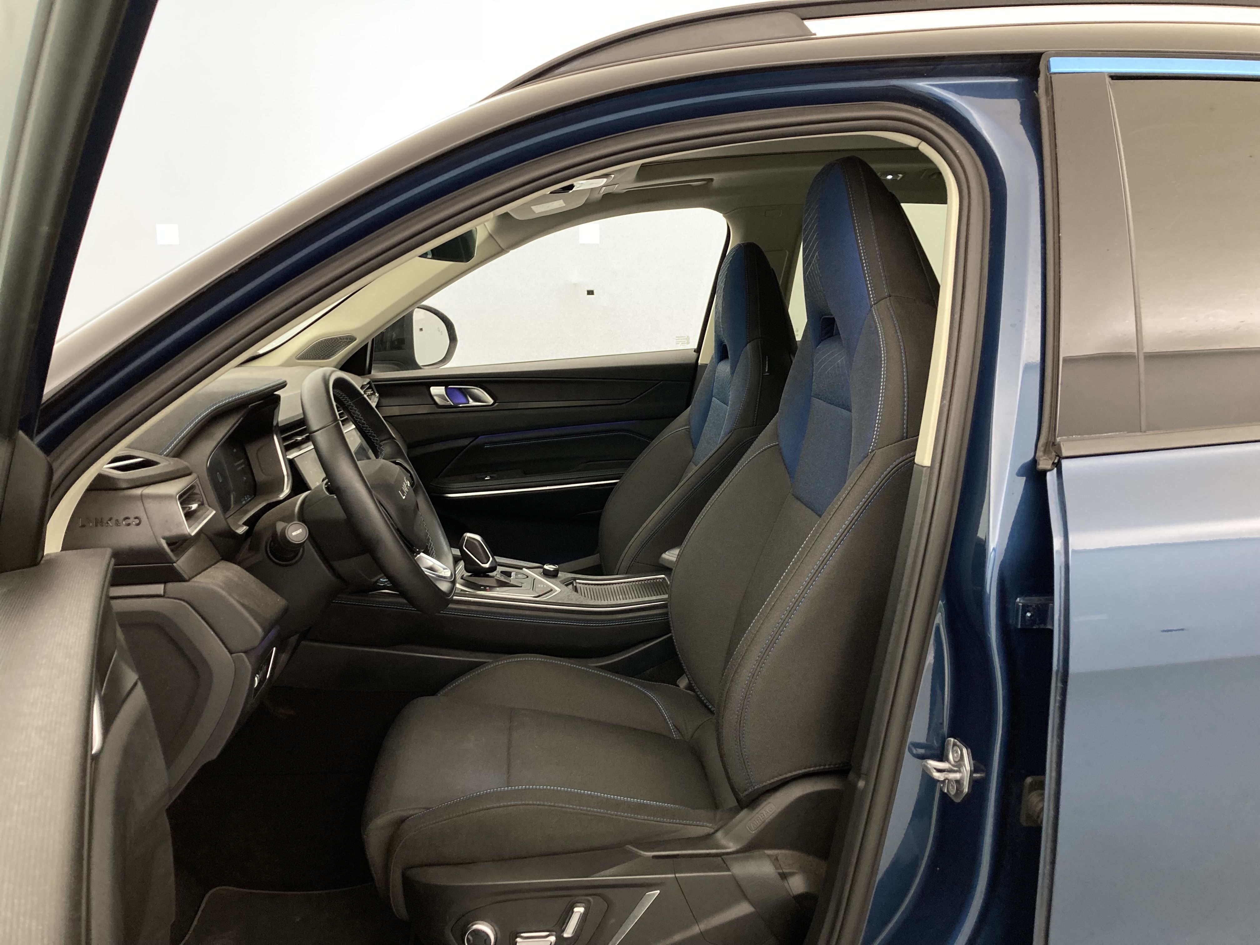 lynk&co 1 nv 1.5 PHEV 261 2022 blue 17